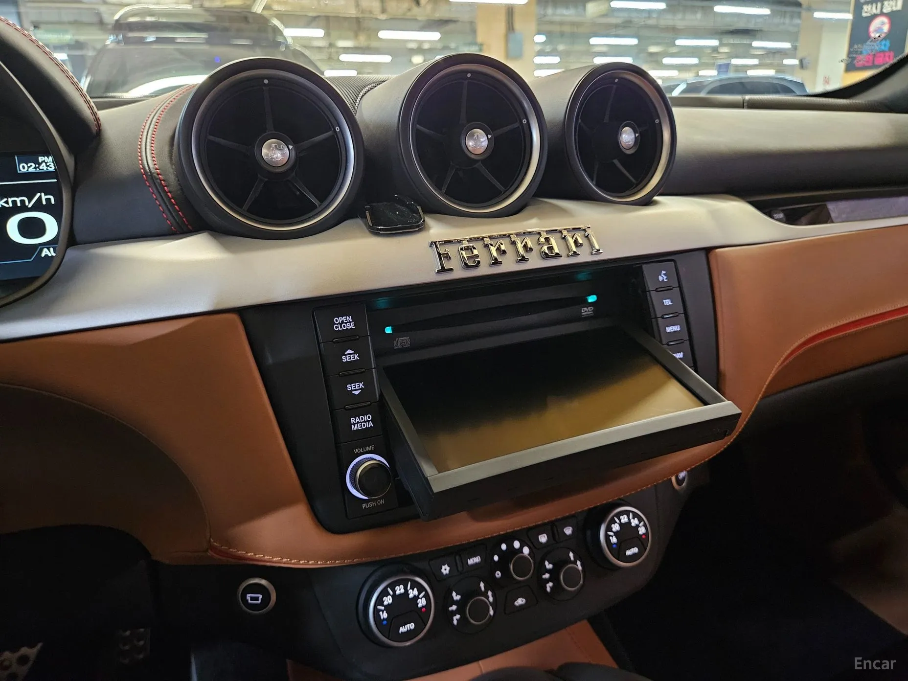 Ferrari FF превью 15
