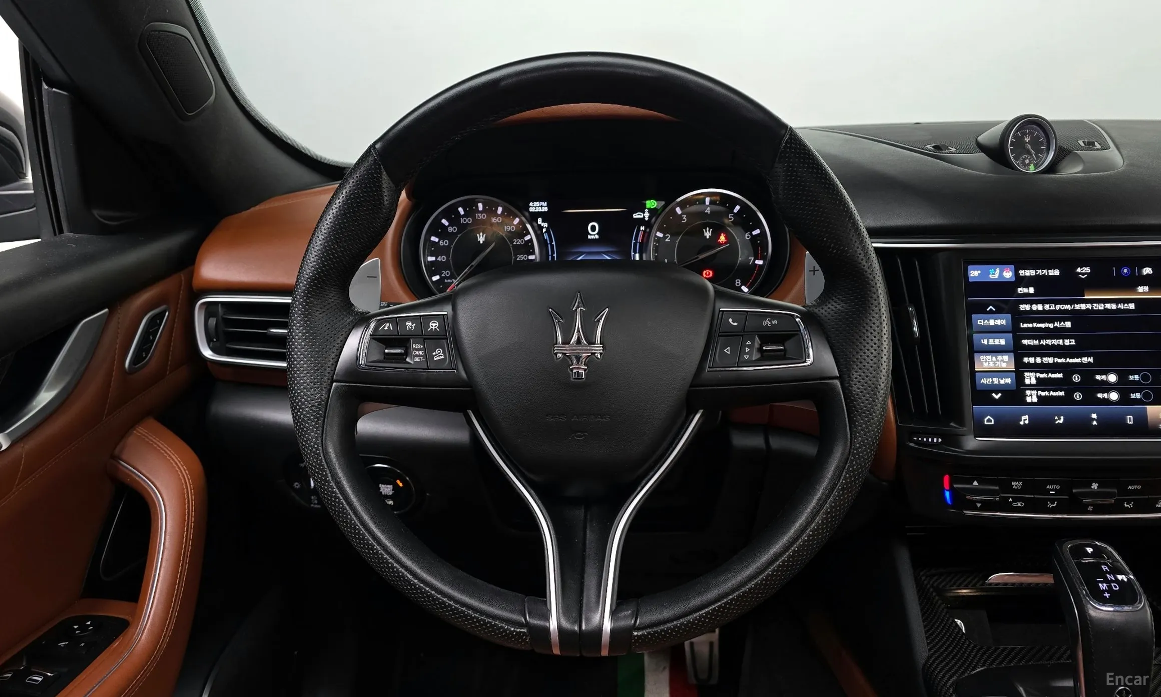 Maserati Levante превью 13