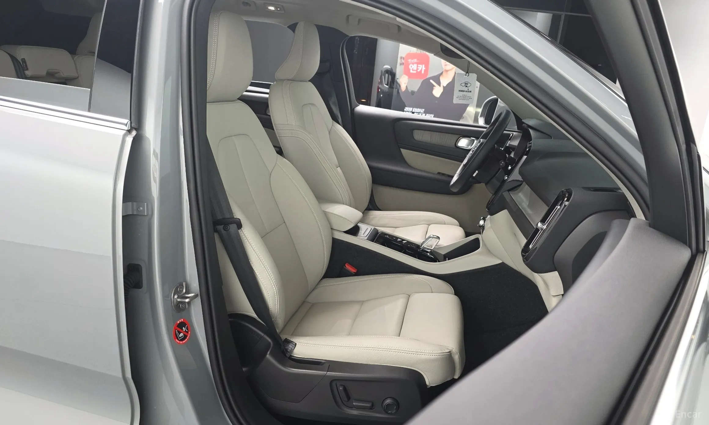 Volvo XC40 превью 10