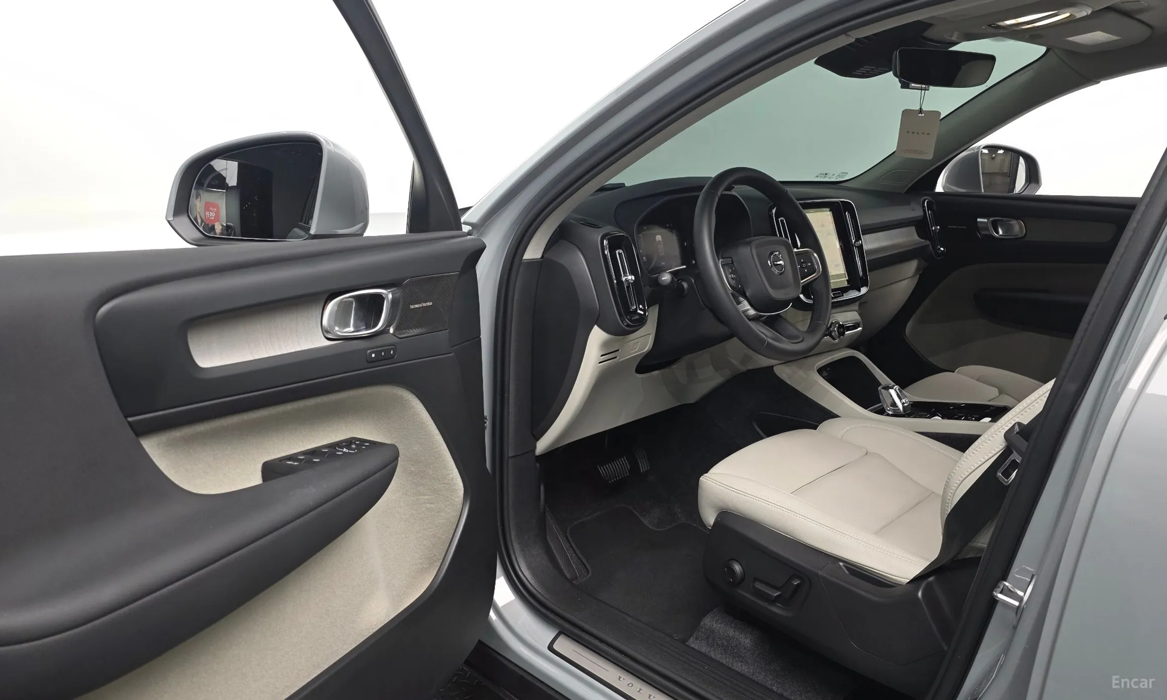 Volvo XC40 превью 11