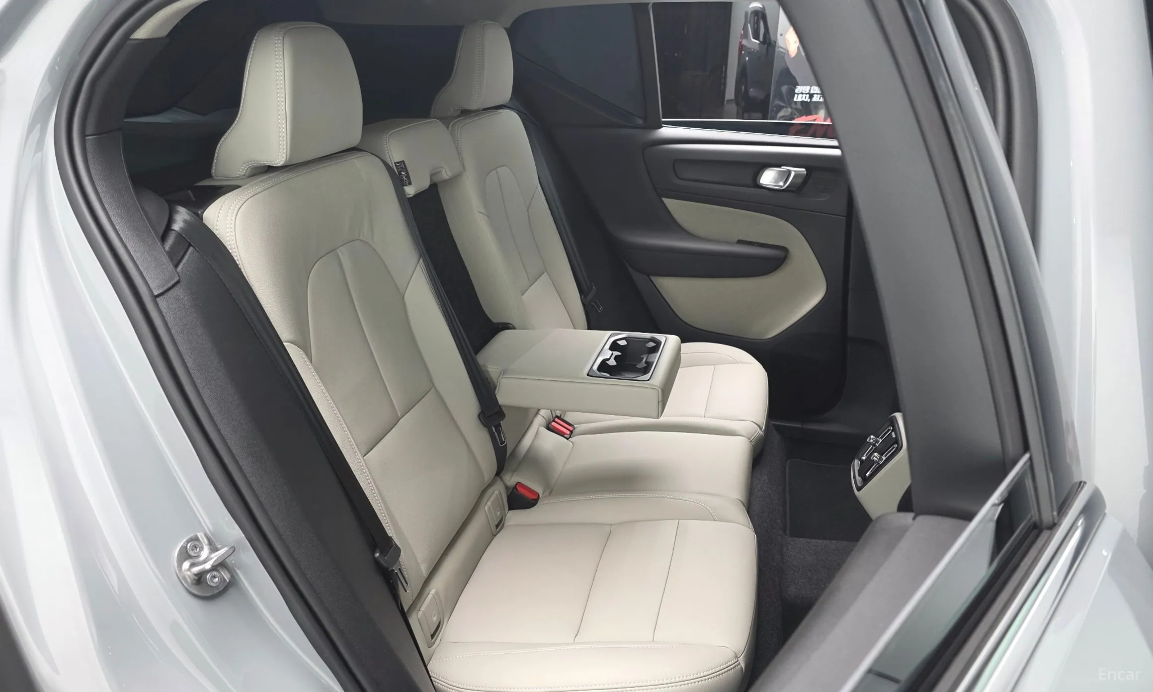 Volvo XC40 превью 12