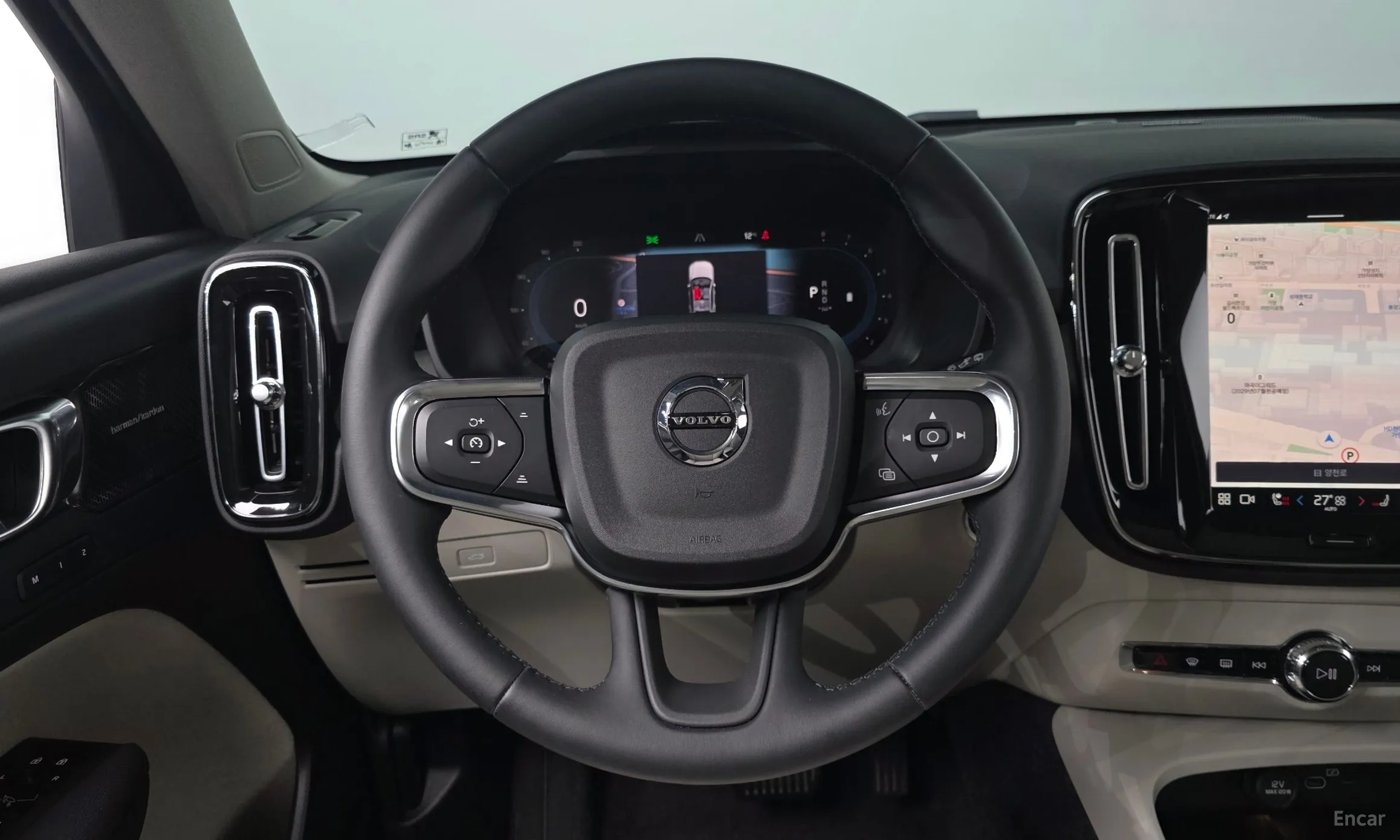 Volvo XC40 превью 13