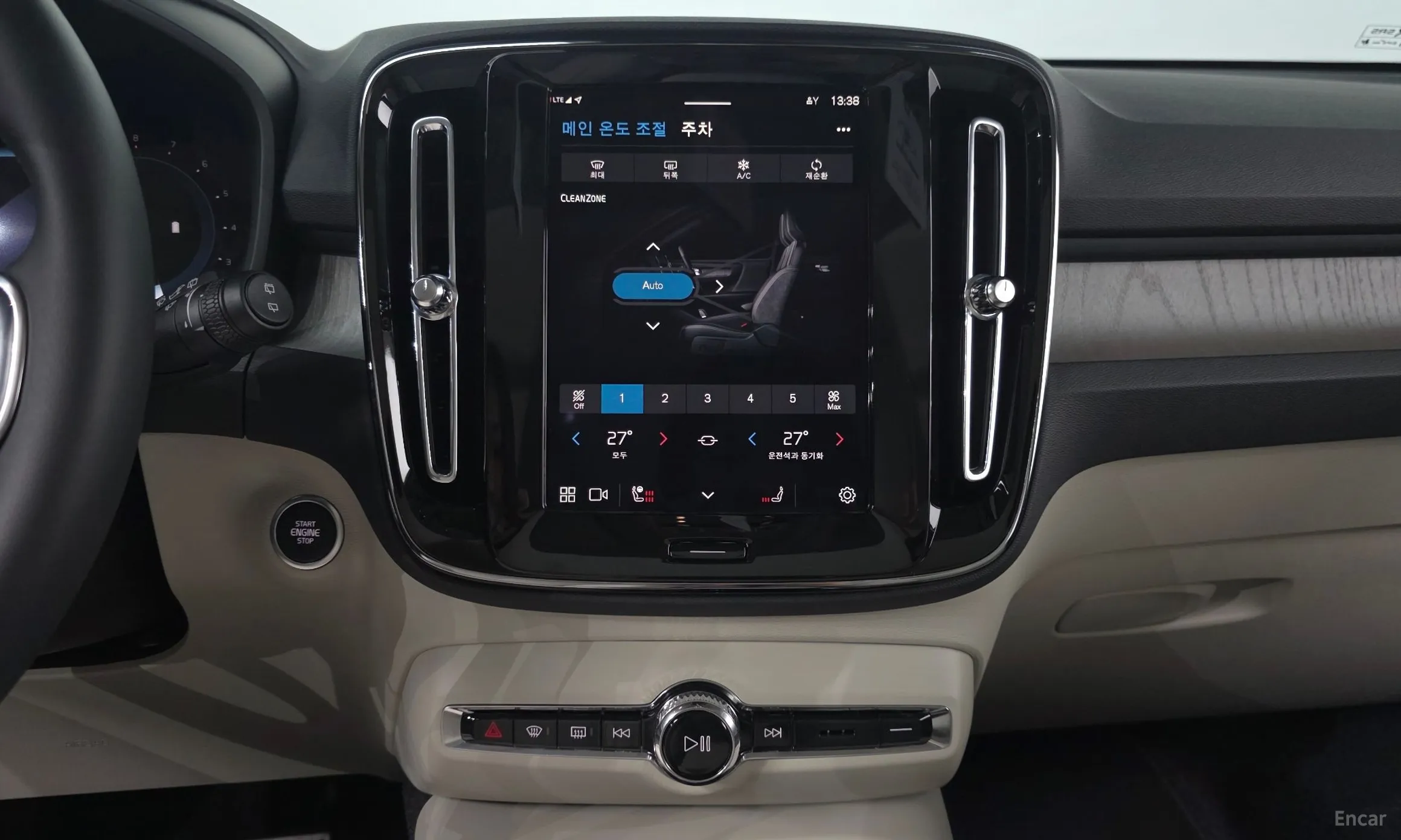 Volvo XC40 превью 14