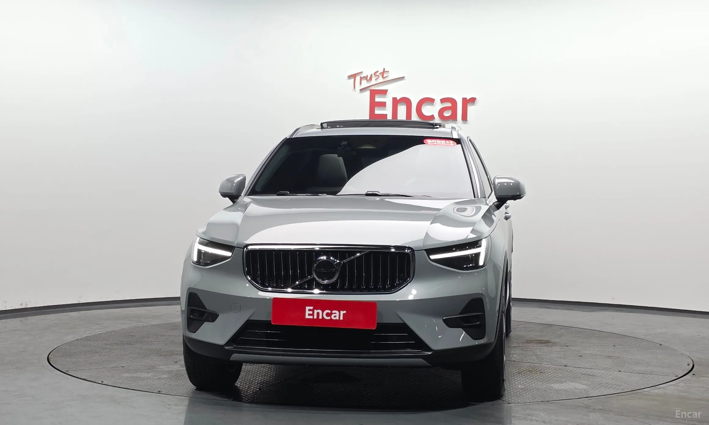 Volvo XC40 превью 3