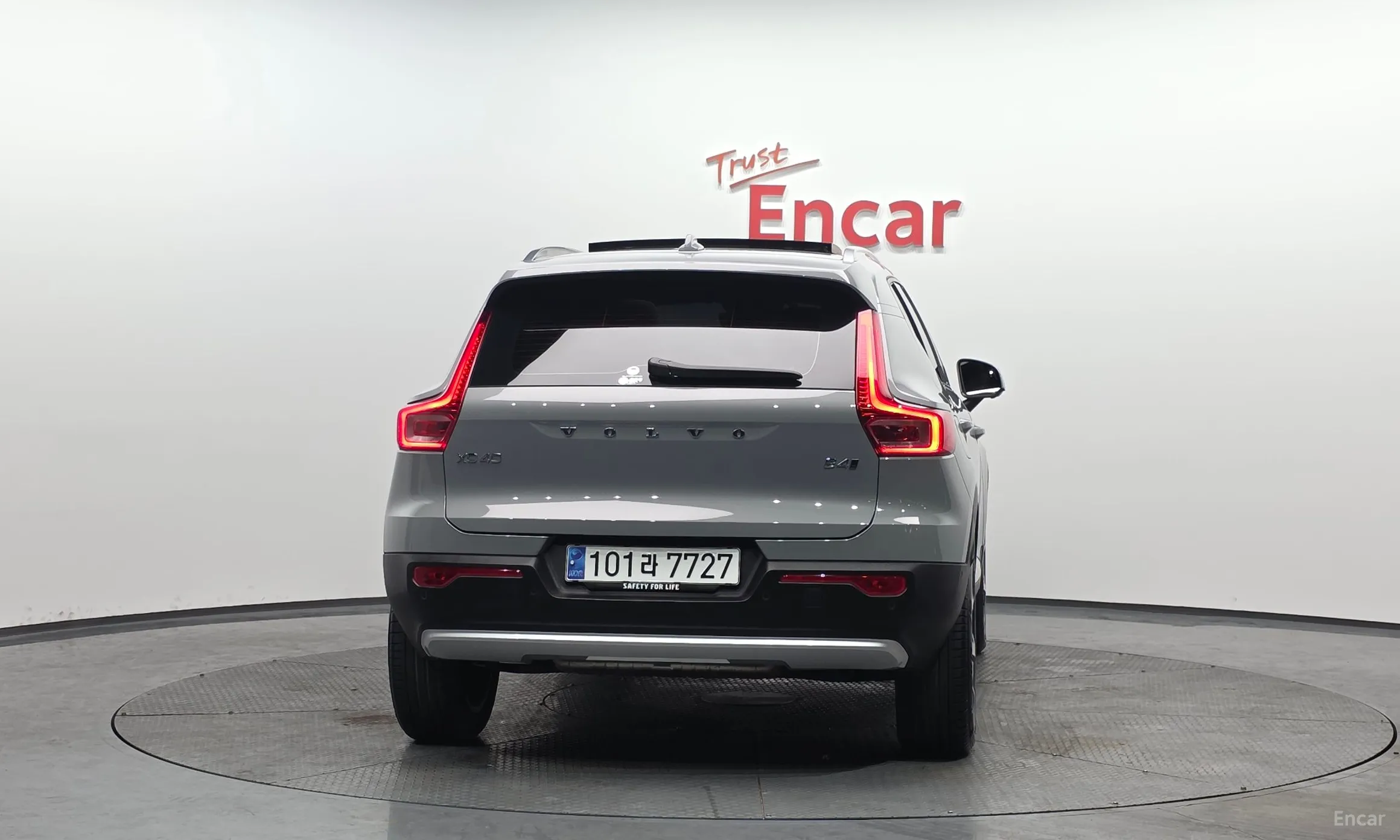 Volvo XC40 превью 4
