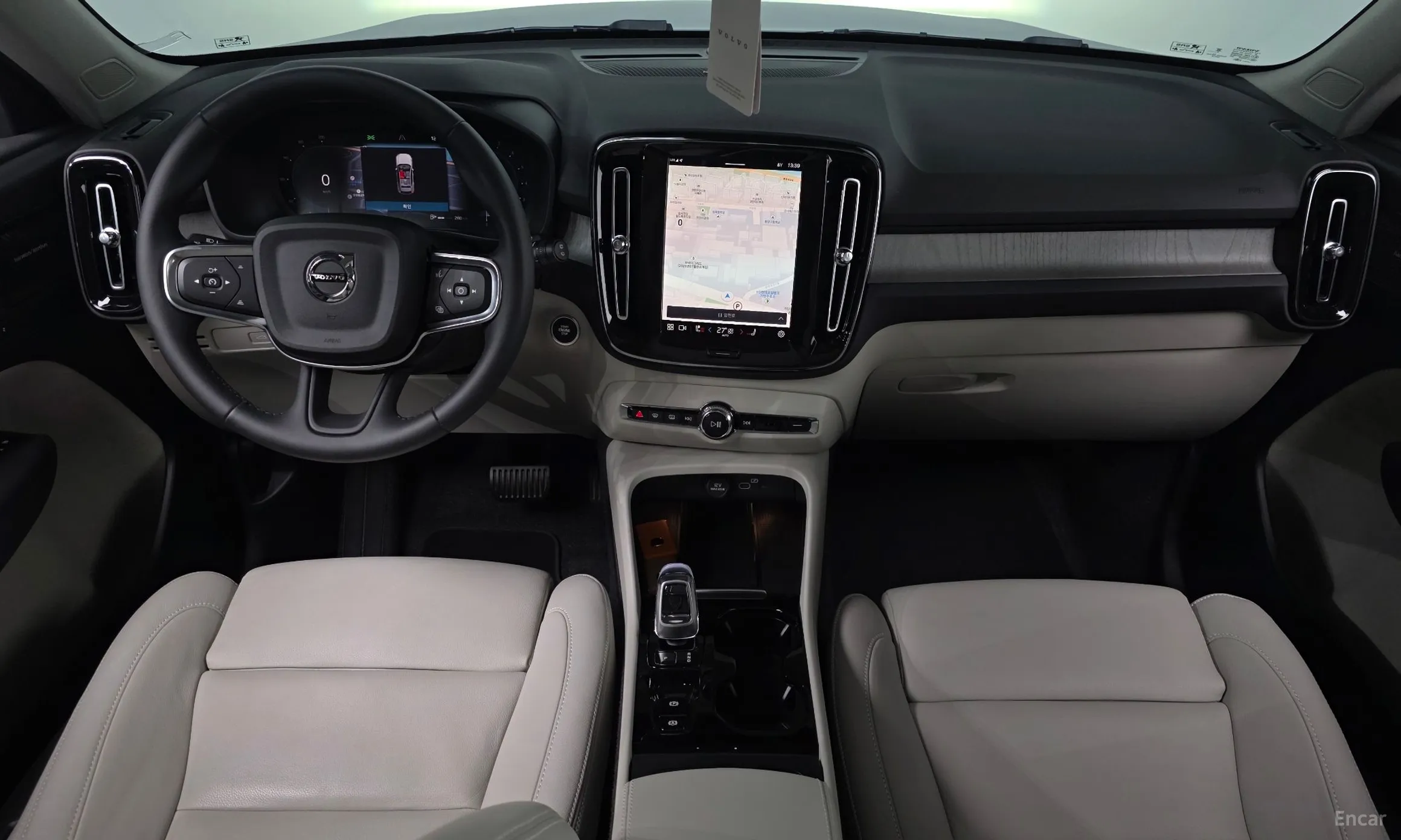 Volvo XC40 превью 7