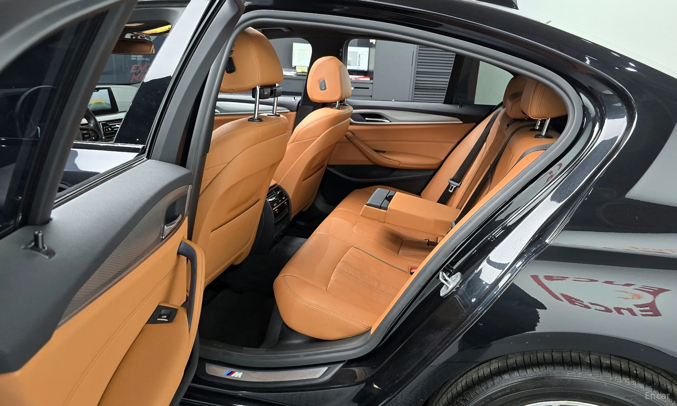 BMW 5 Series (G30) превью 12