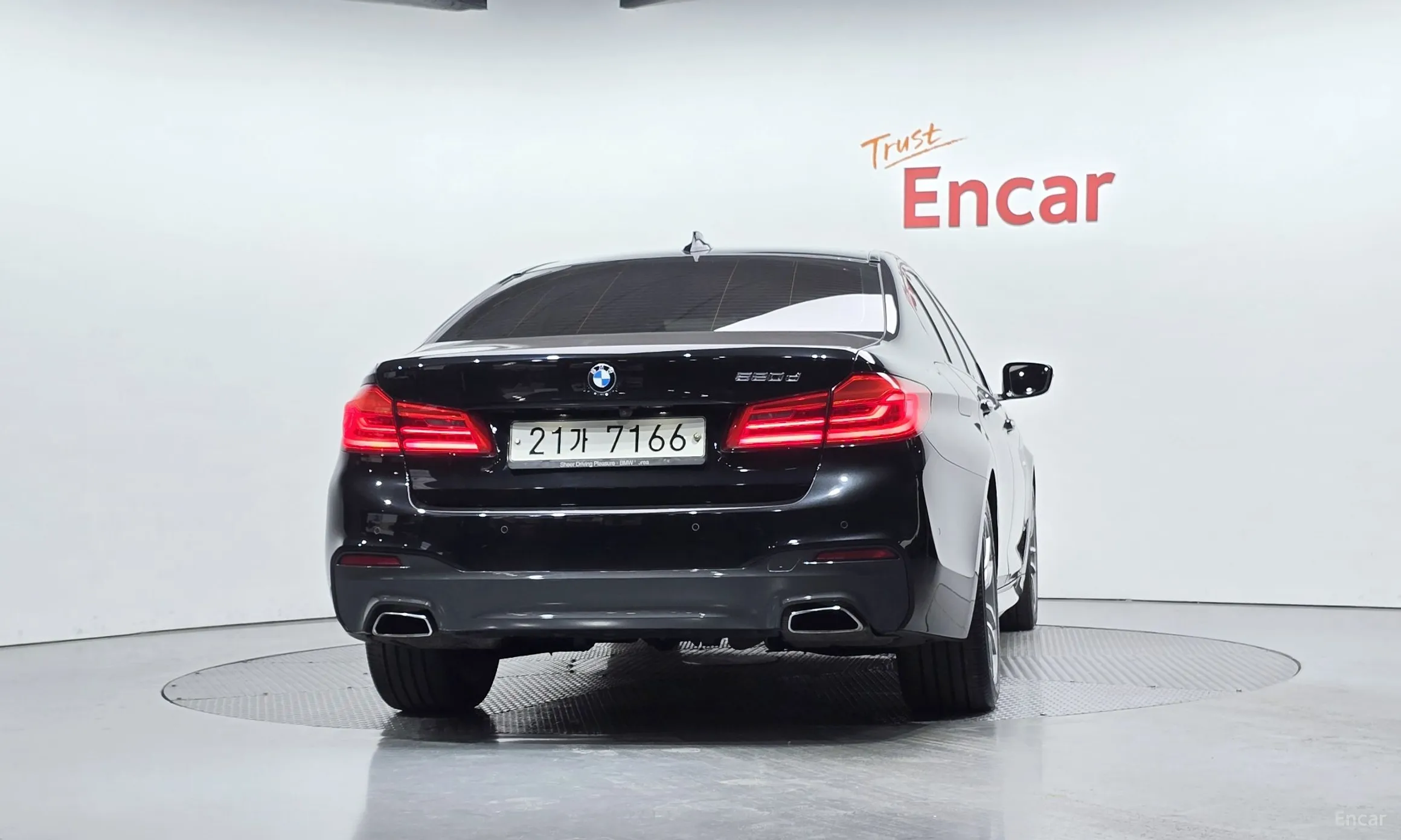 BMW 5 Series (G30) превью 4