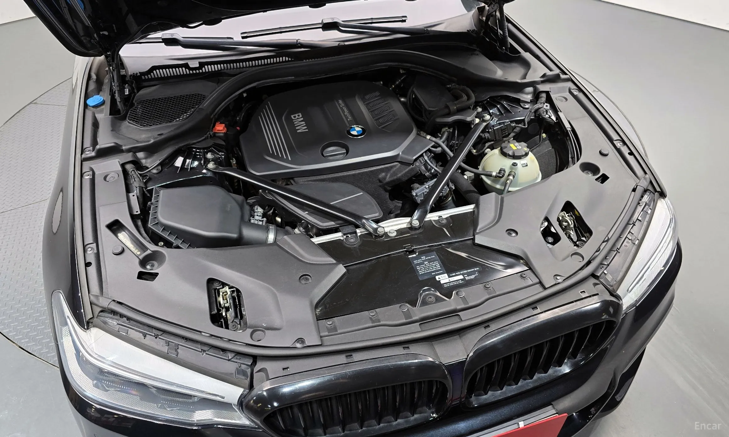 BMW 5 Series (G30) превью 6