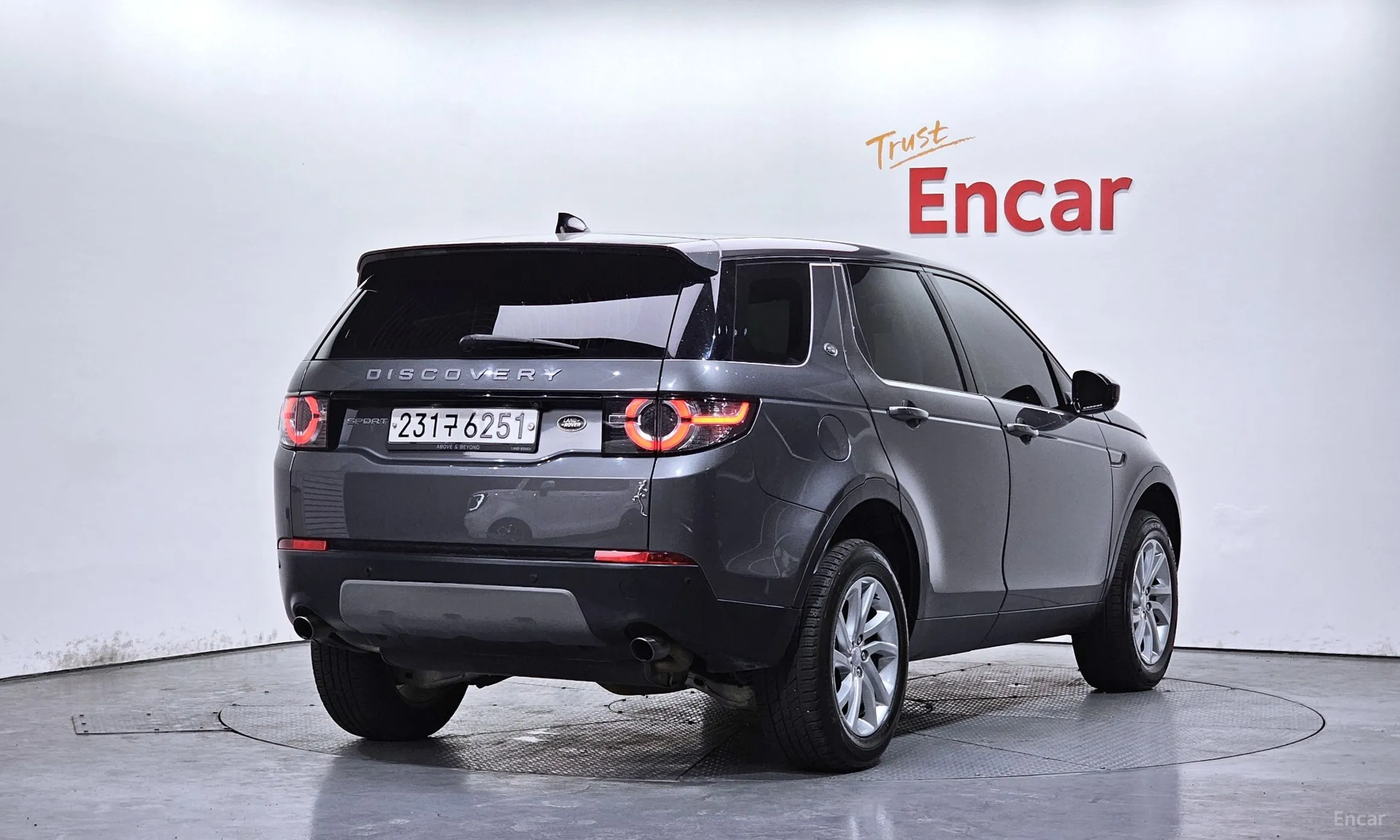 Land Rover Discovery Sports превью 2