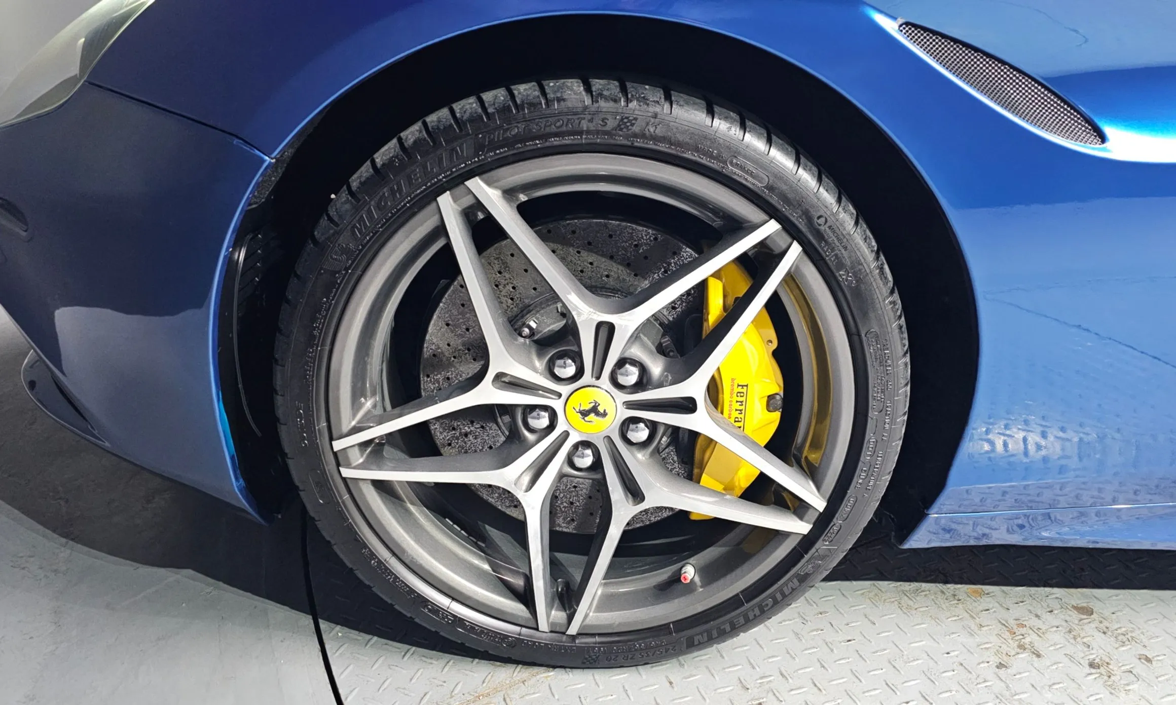 Ferrari California превью 5