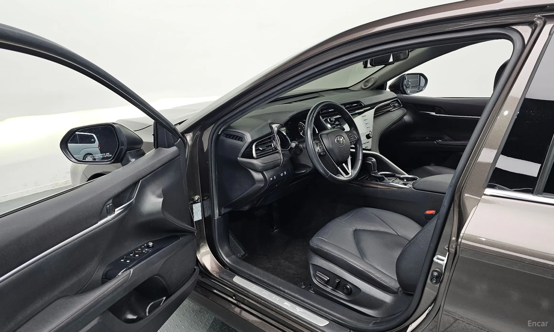 Toyota Camry (XV70) превью 11