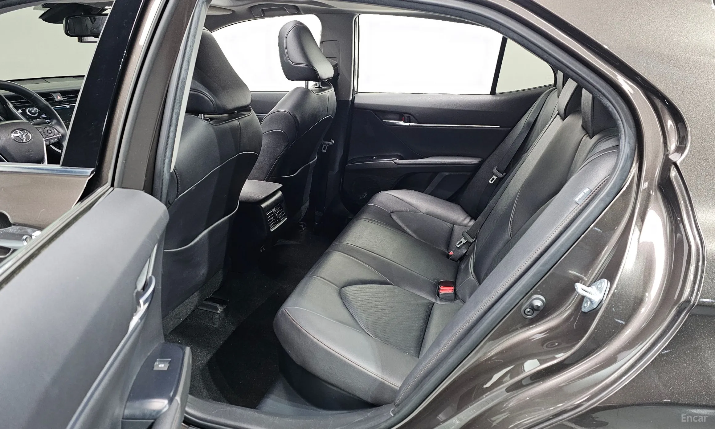 Toyota Camry (XV70) превью 17