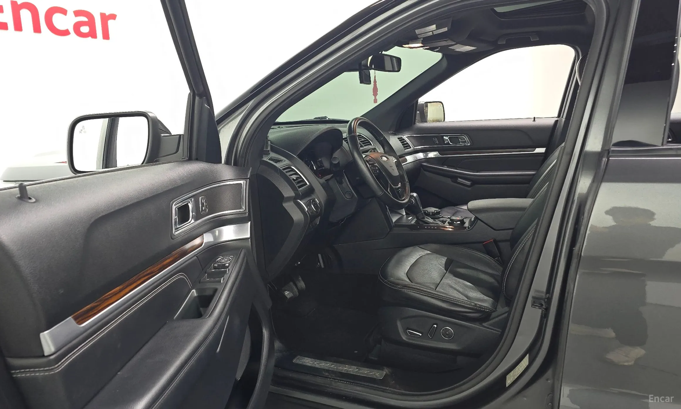 Ford Explorer превью 10