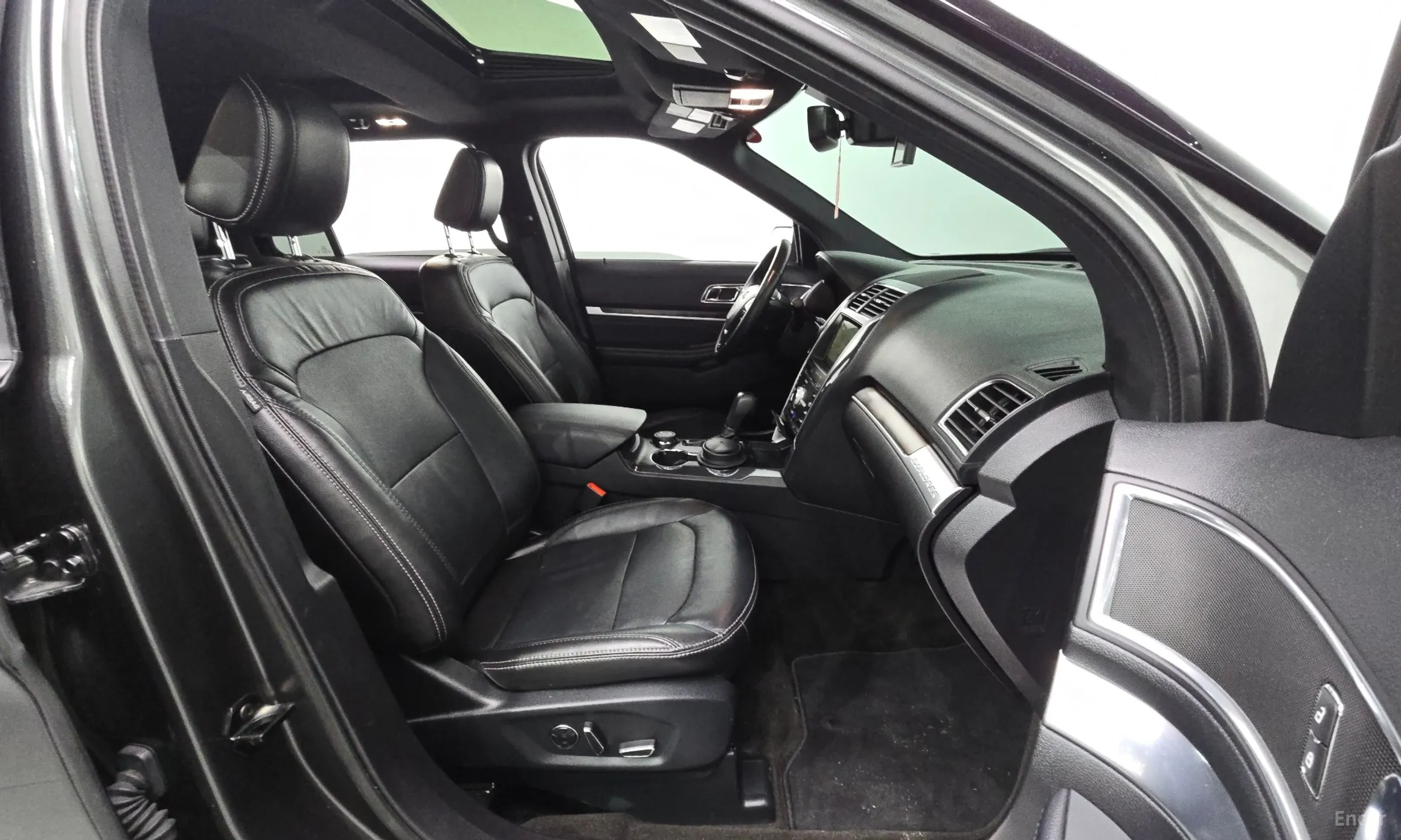Ford Explorer превью 11