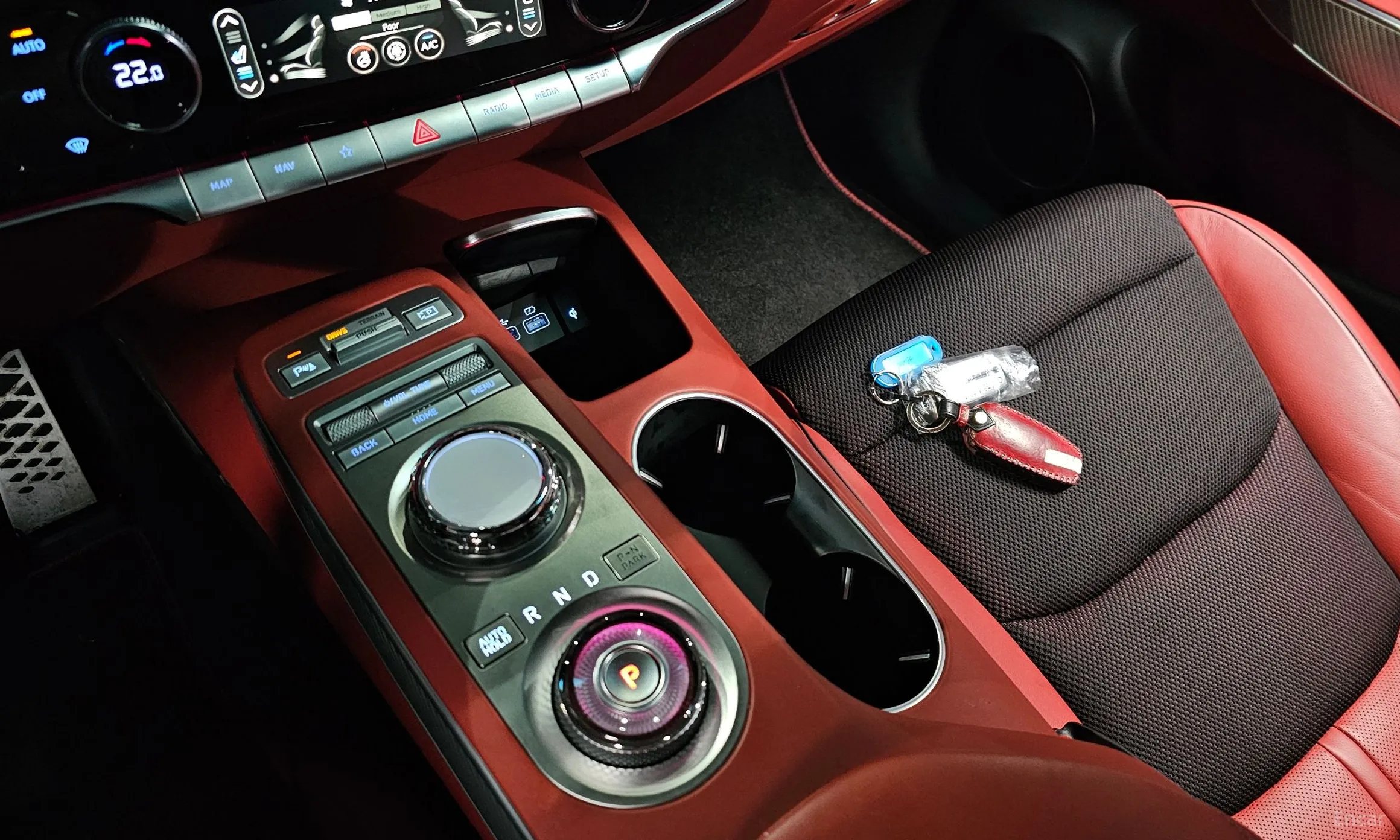 Genesis GV70 превью 9