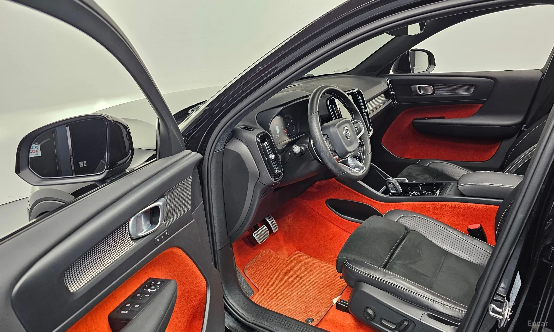 Volvo XC40 превью 10