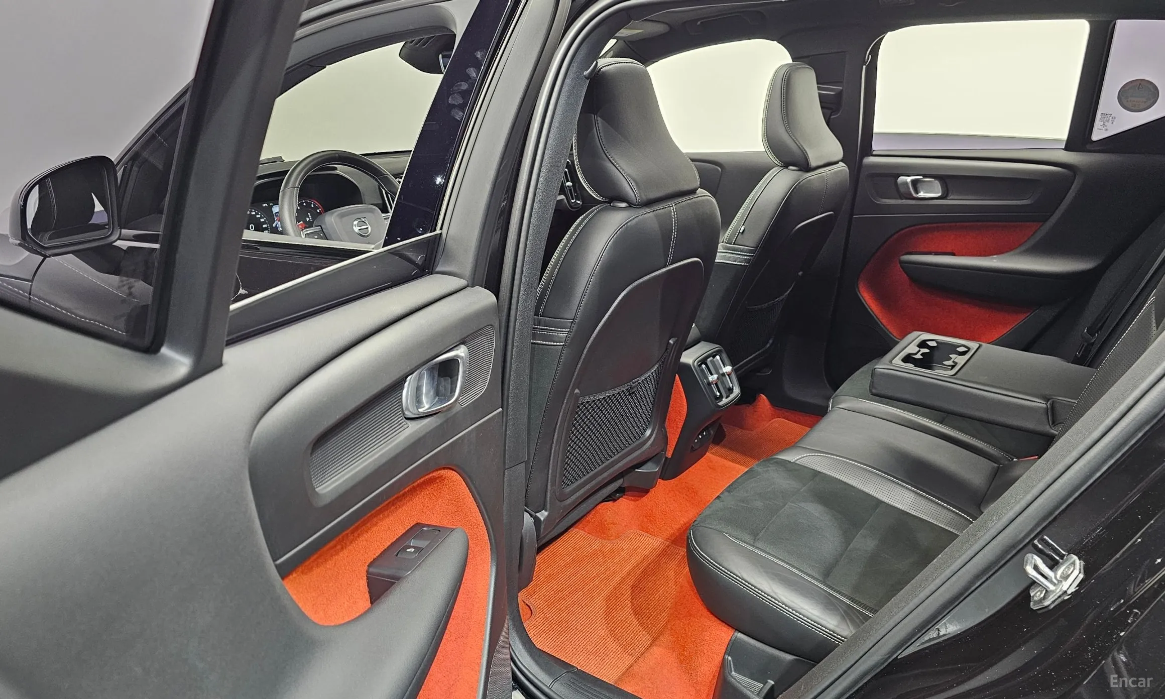 Volvo XC40 превью 11