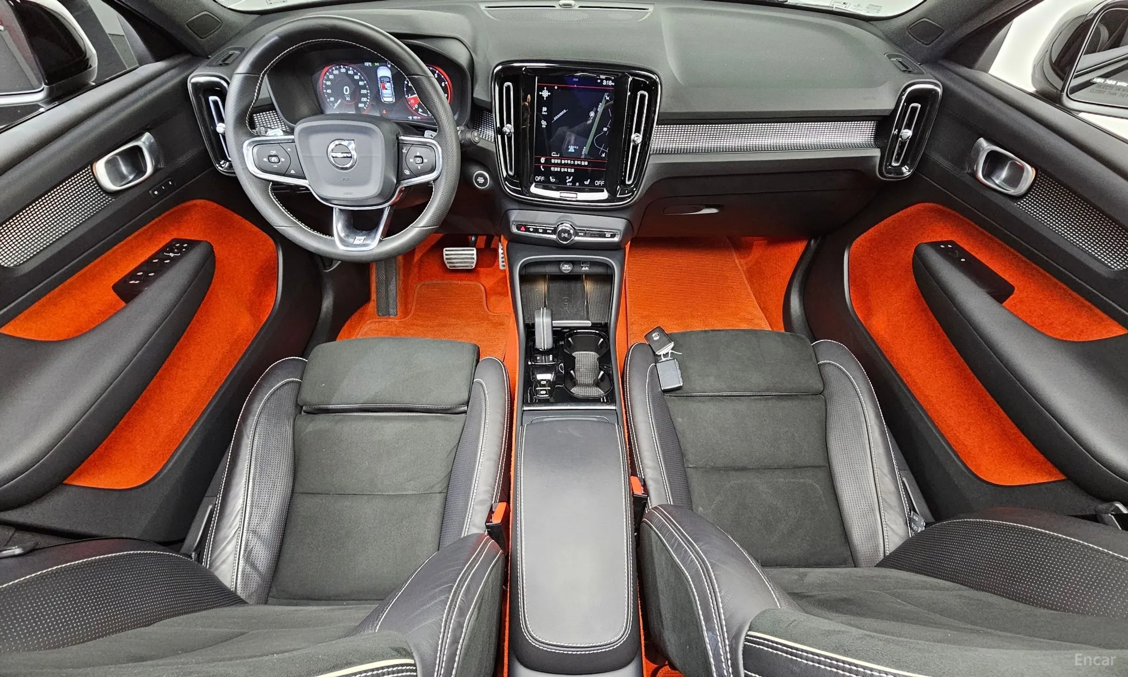 Volvo XC40 превью 7