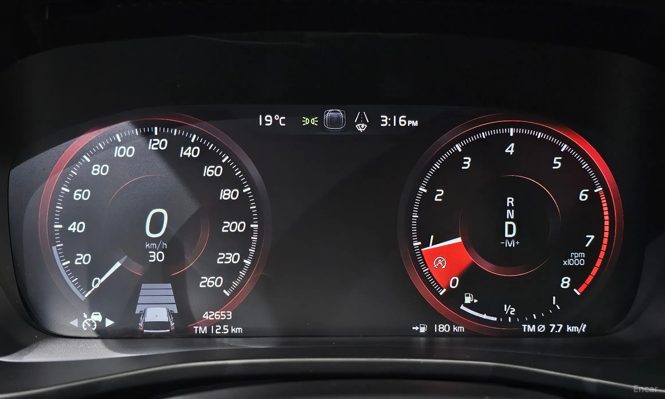Volvo XC40 превью 8