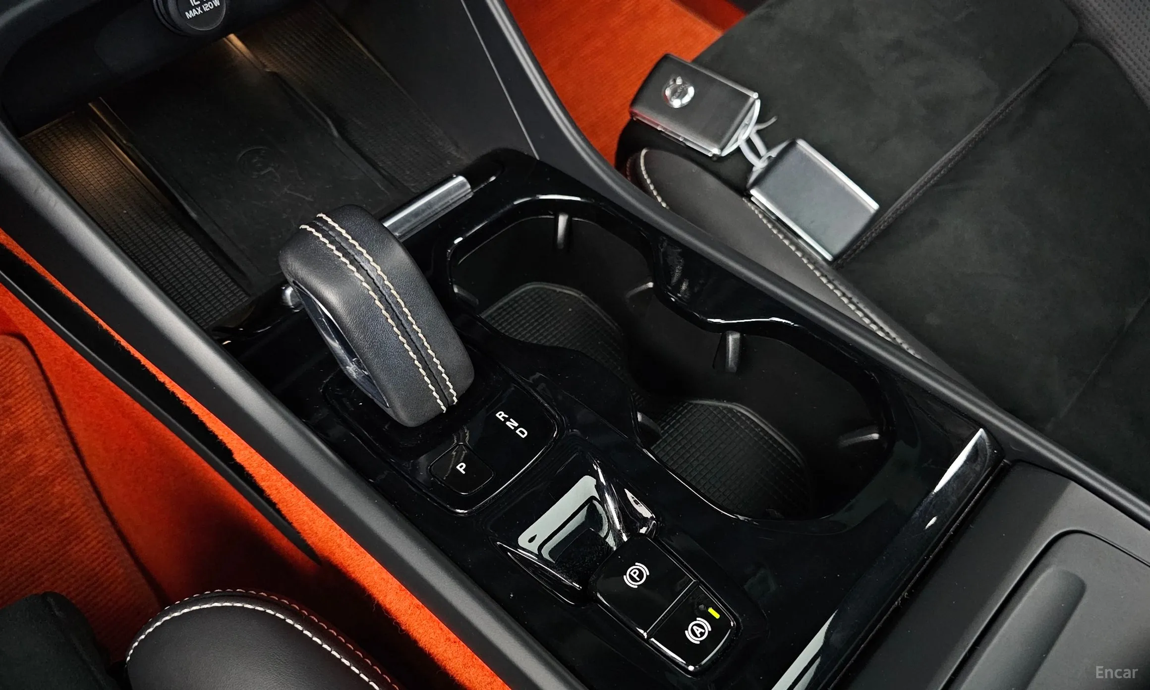 Volvo XC40 превью 9