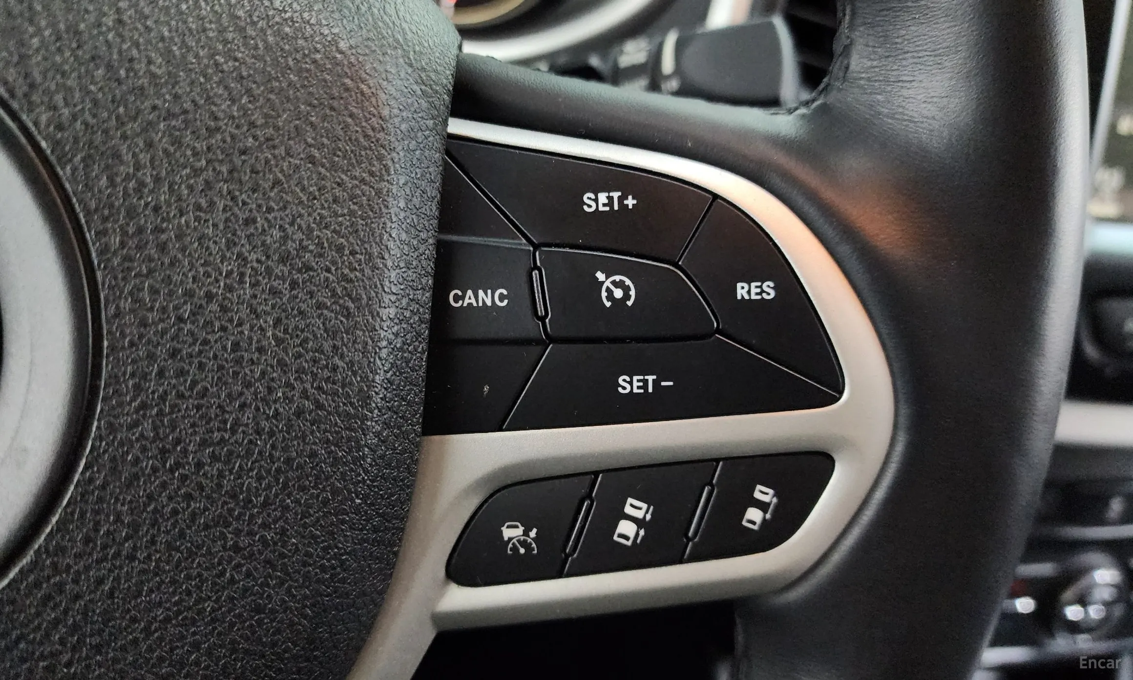 Jeep Cherokee (KL) превью 18