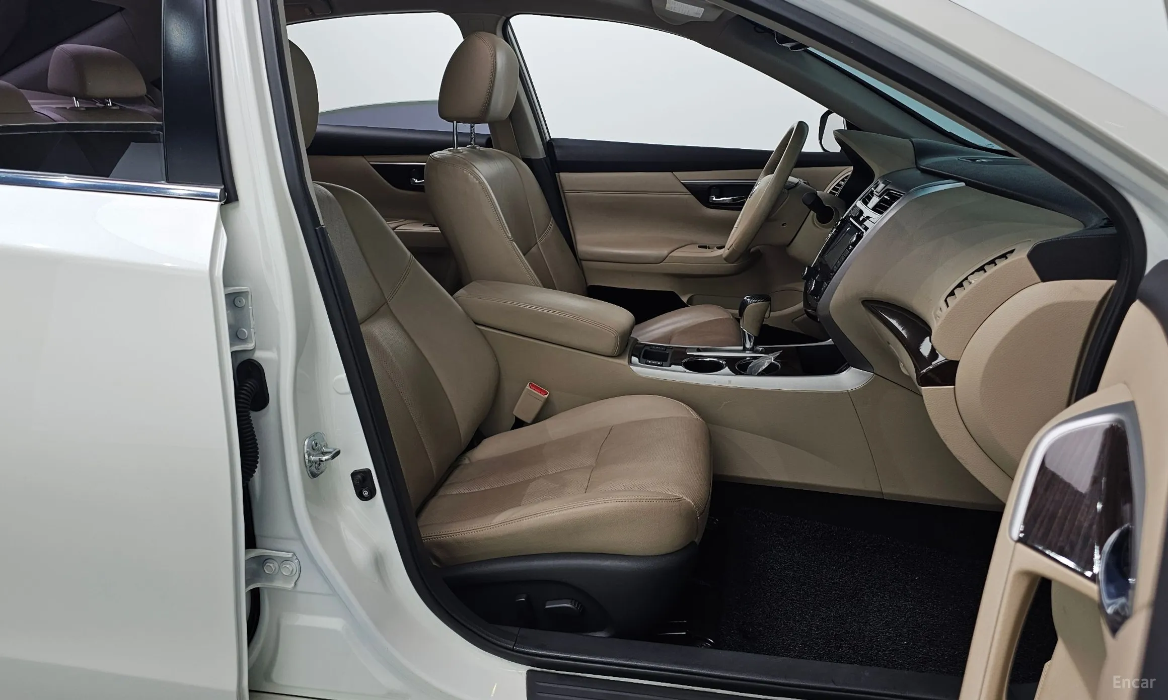 Nissan Altima превью 10