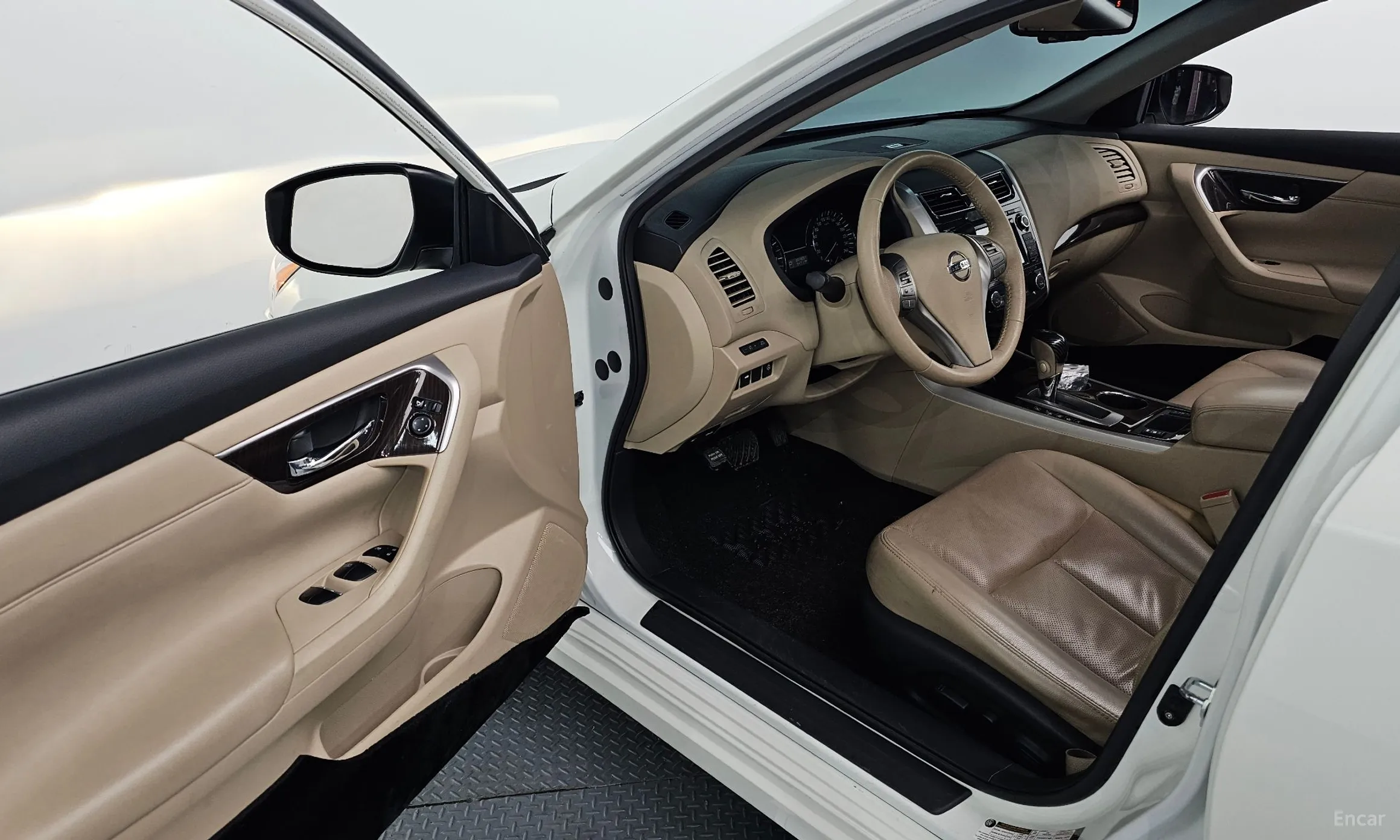 Nissan Altima превью 11