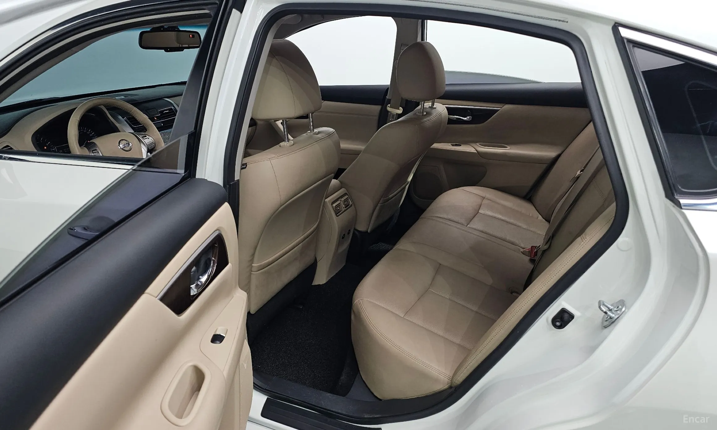 Nissan Altima превью 12