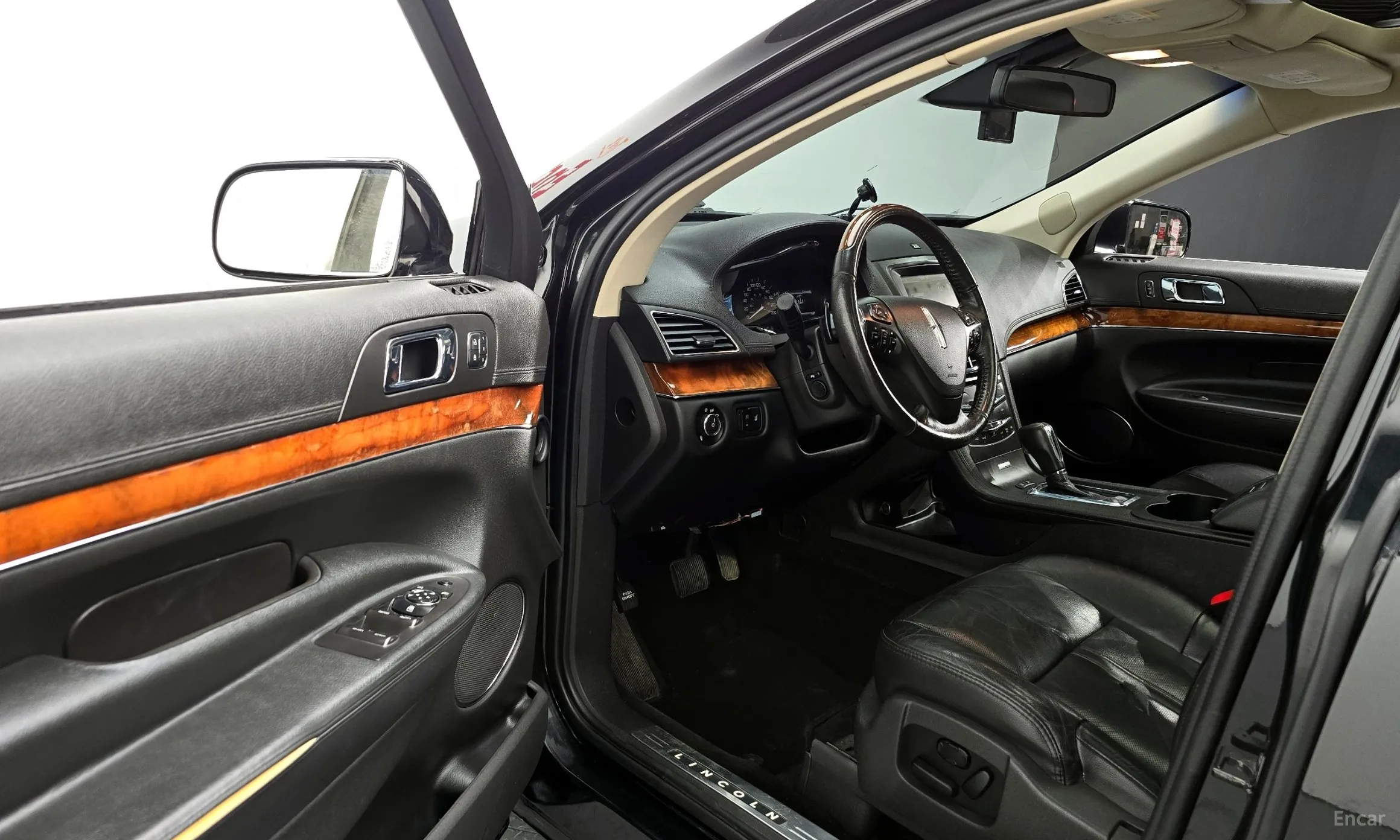 Lincoln MKT превью 11
