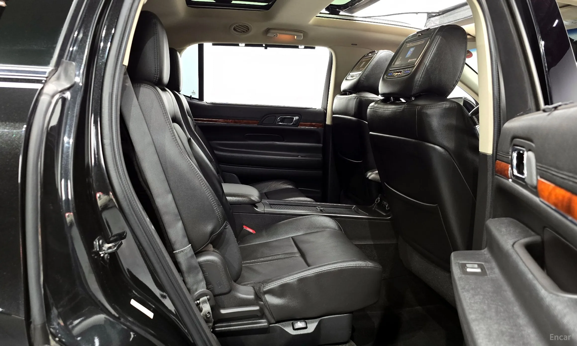 Lincoln MKT превью 12
