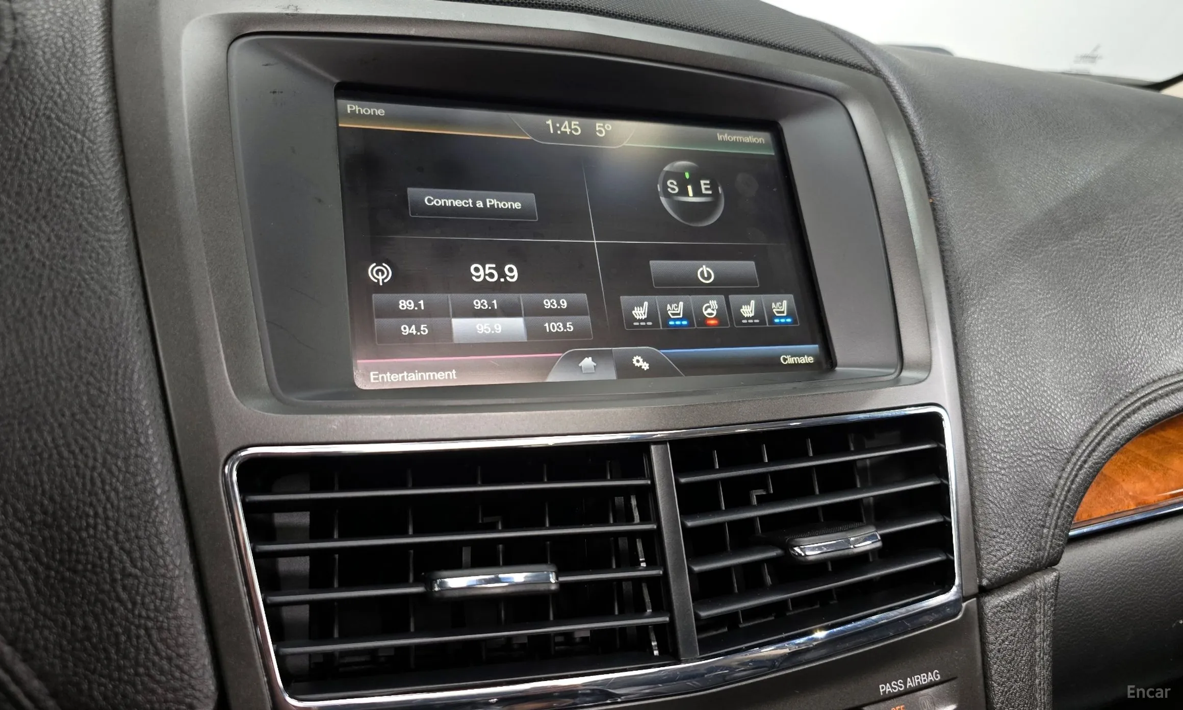 Lincoln MKT превью 14