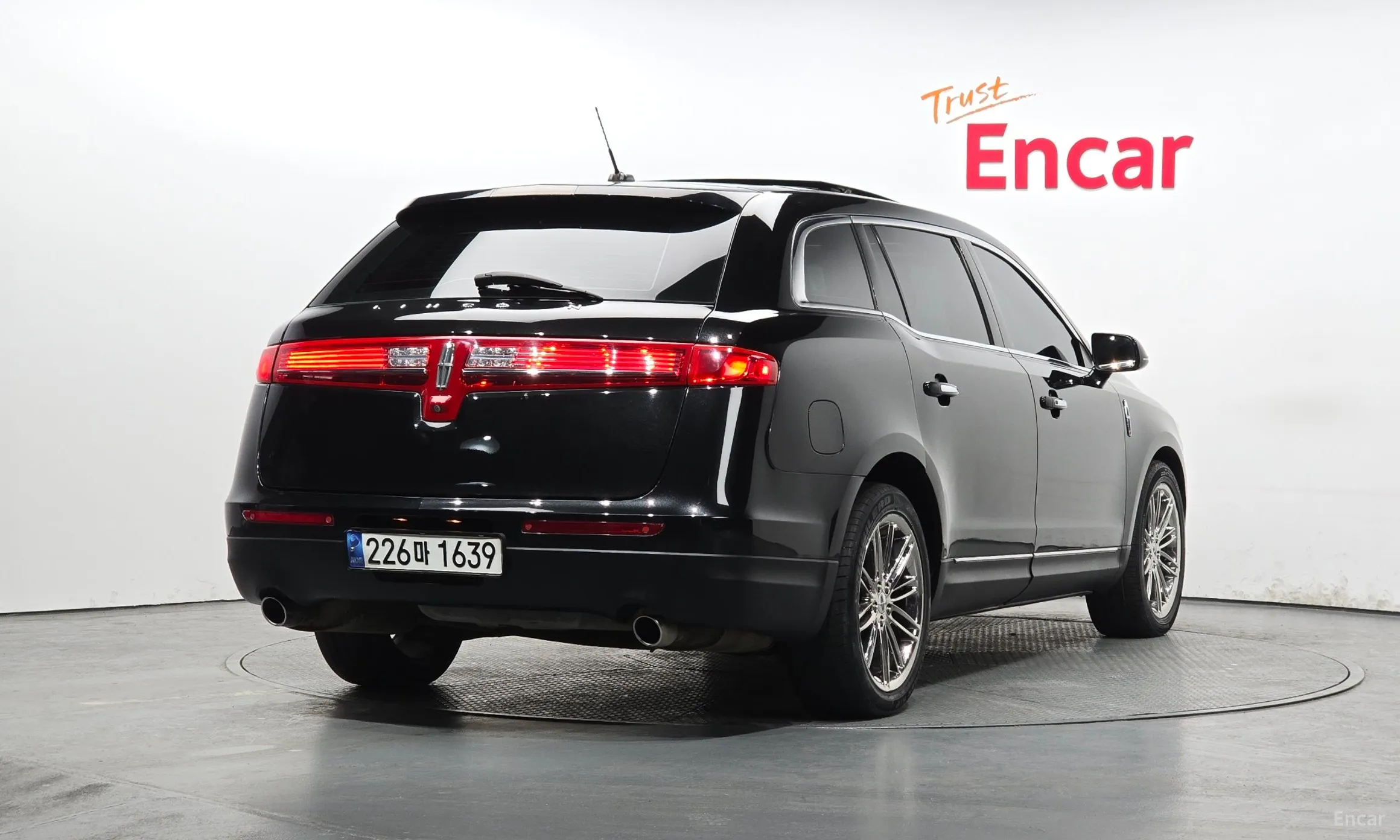 Lincoln MKT превью 2