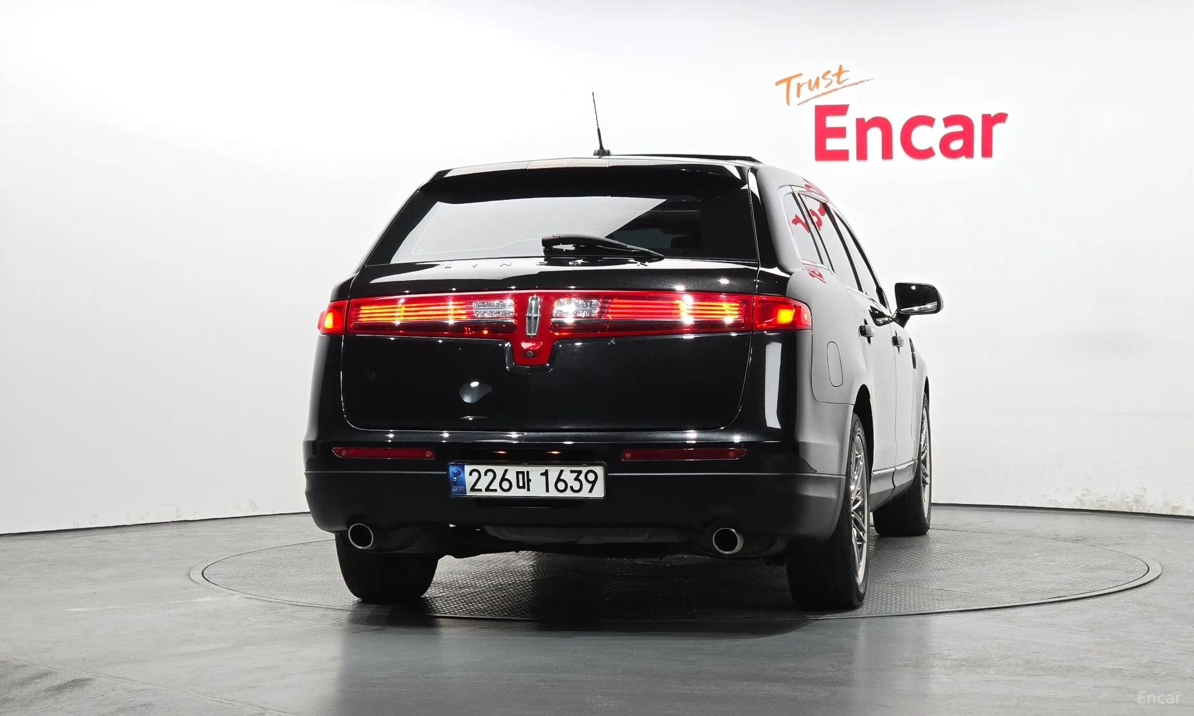 Lincoln MKT превью 4