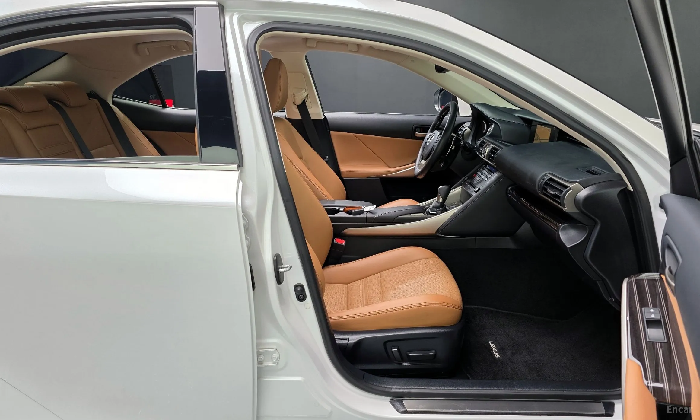 Lexus New IS300 превью 10
