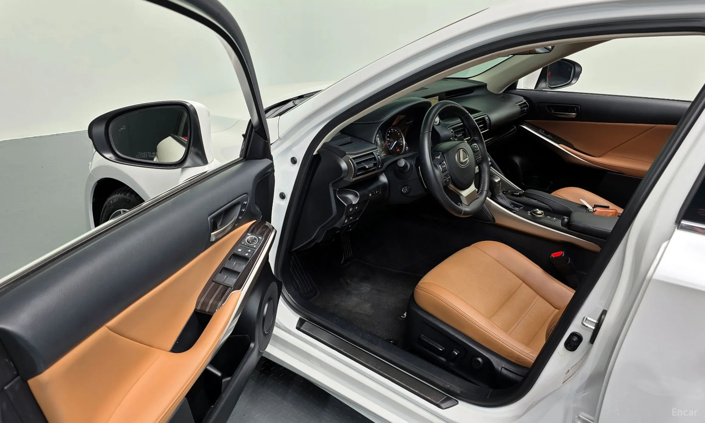 Lexus New IS300 превью 11