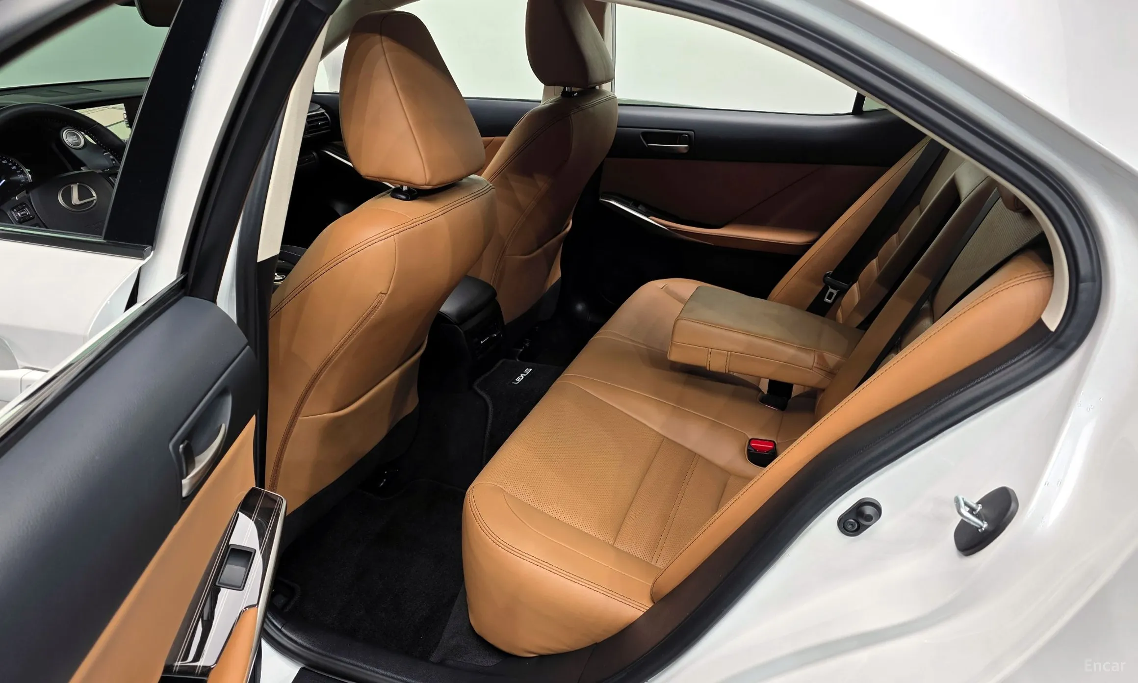Lexus New IS300 превью 12