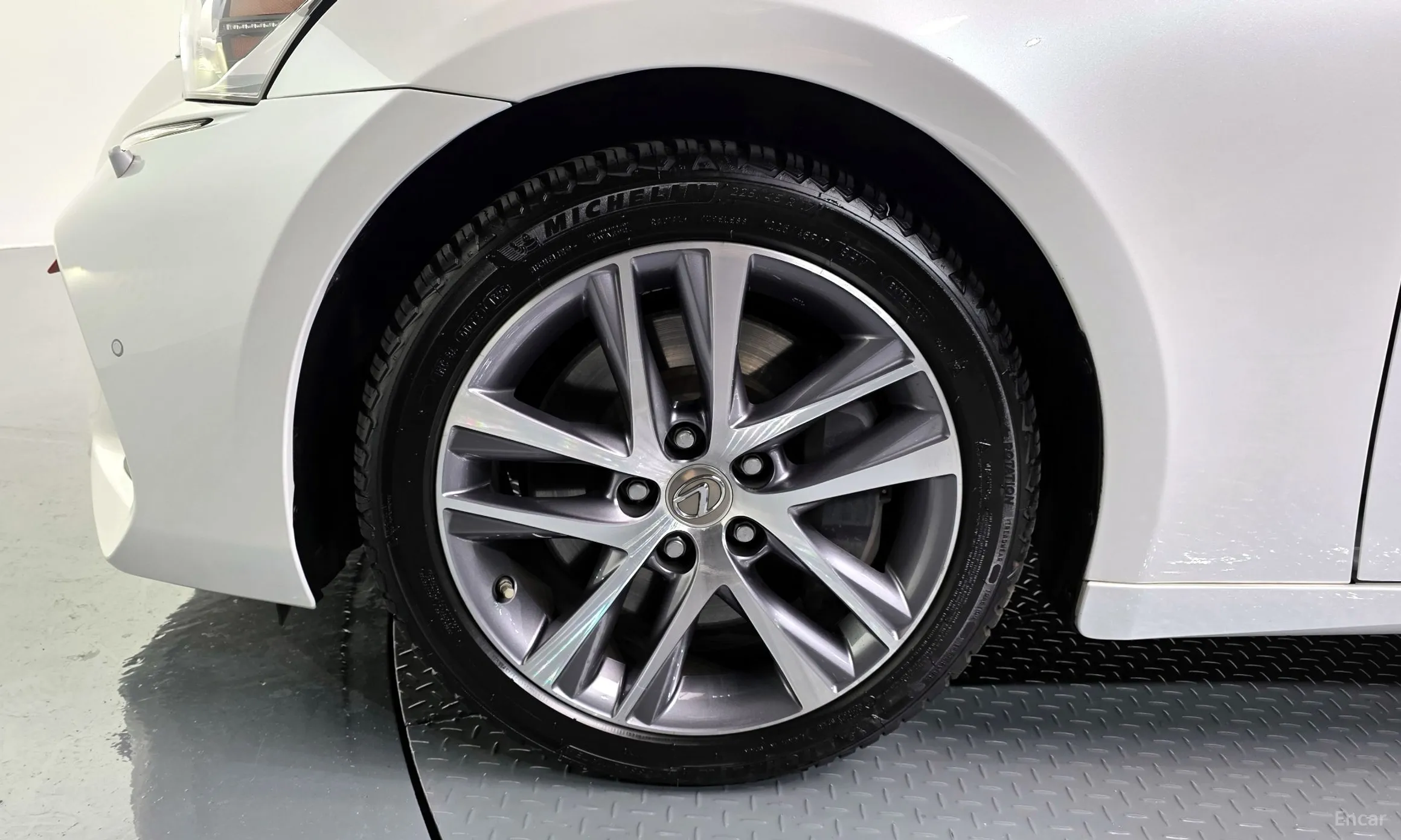 Lexus New IS300 превью 5