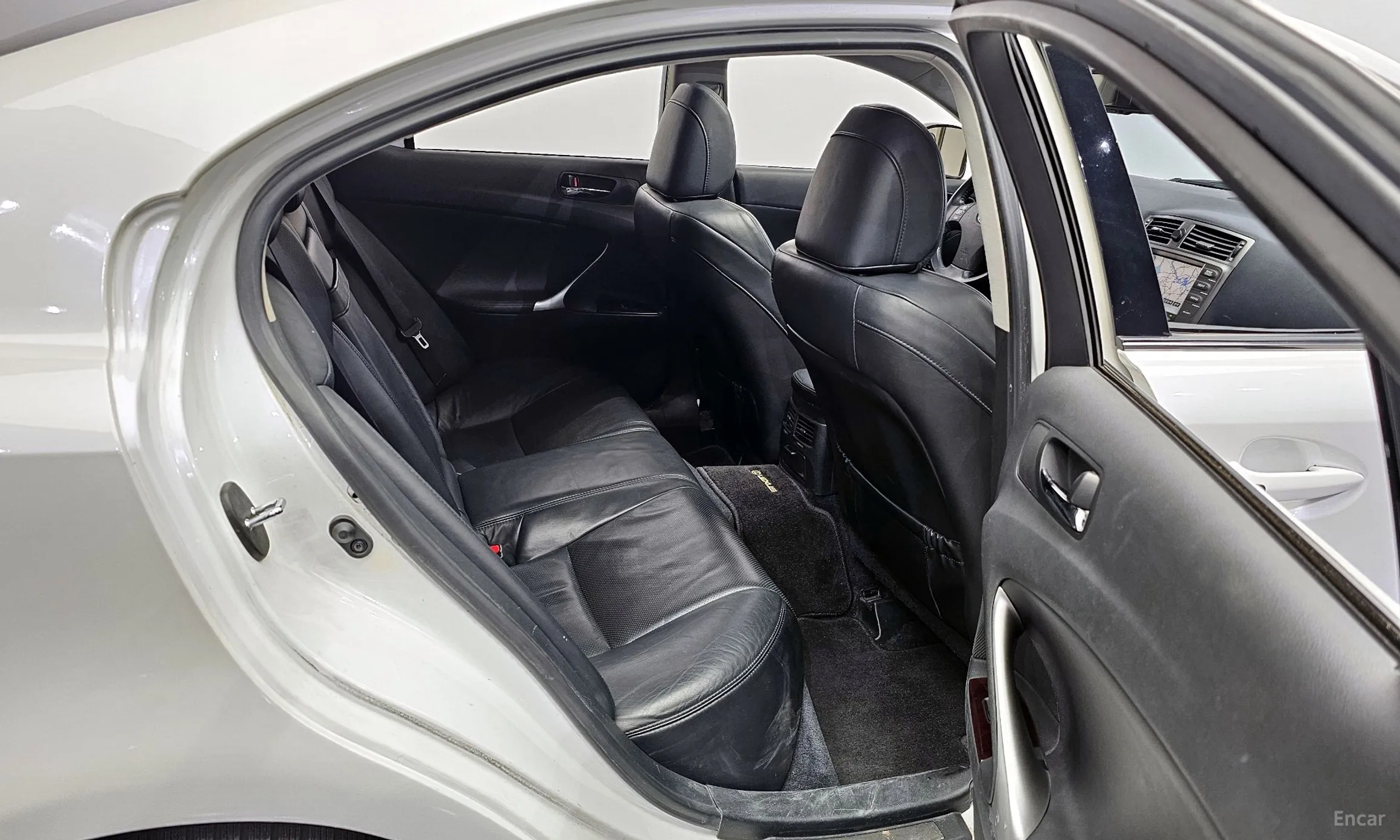 Lexus IS250 превью 12