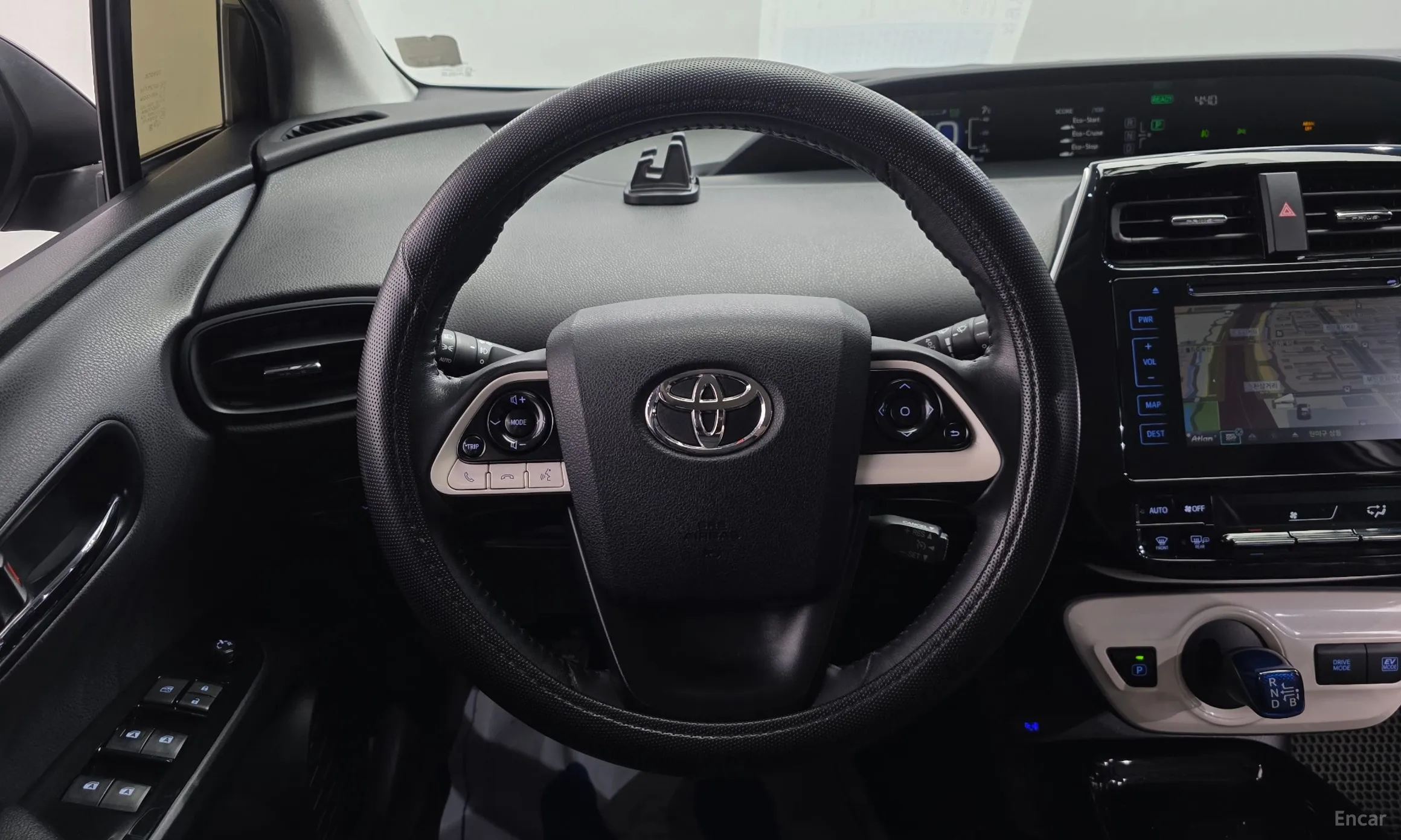 Toyota Prius 4th Generation превью 13
