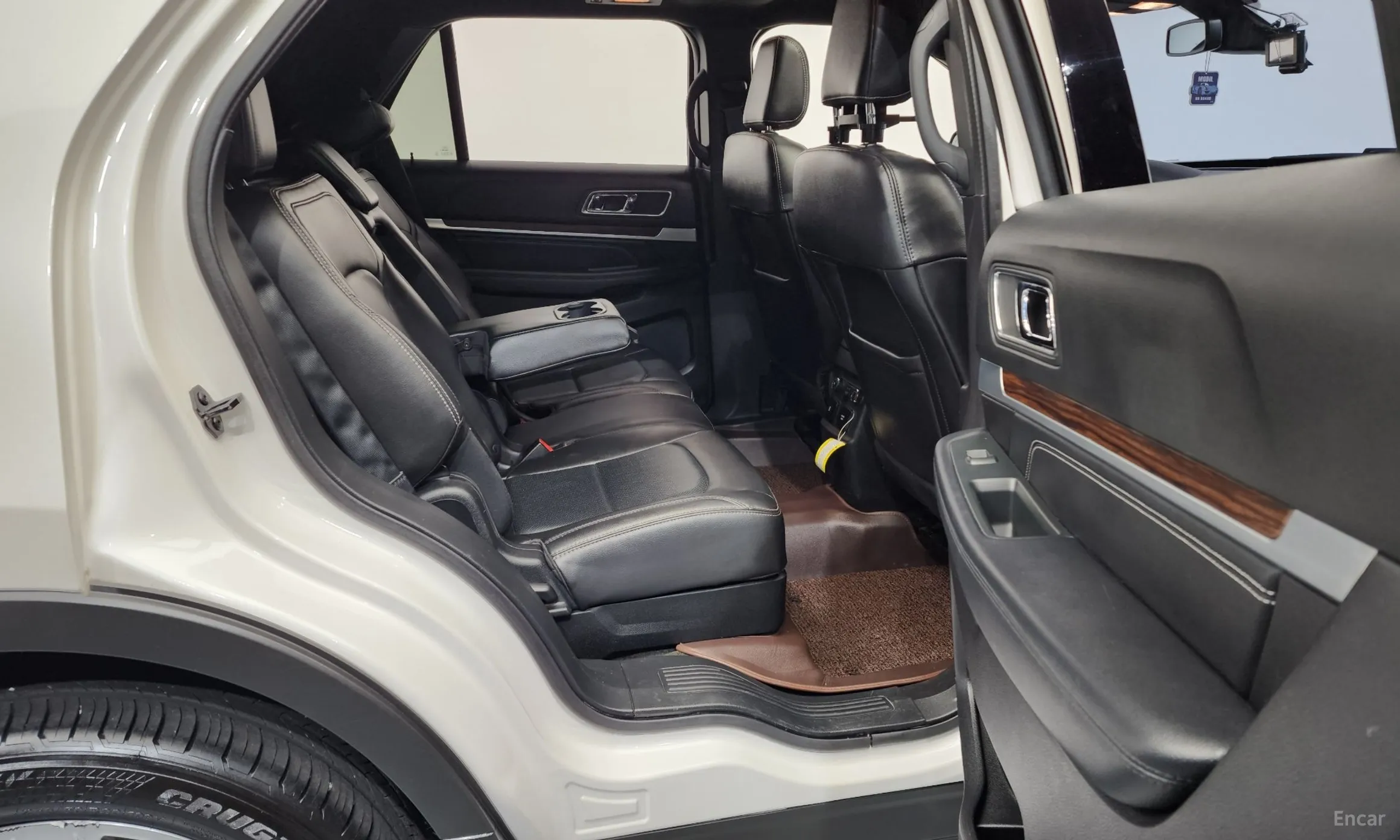 Ford Explorer превью 12