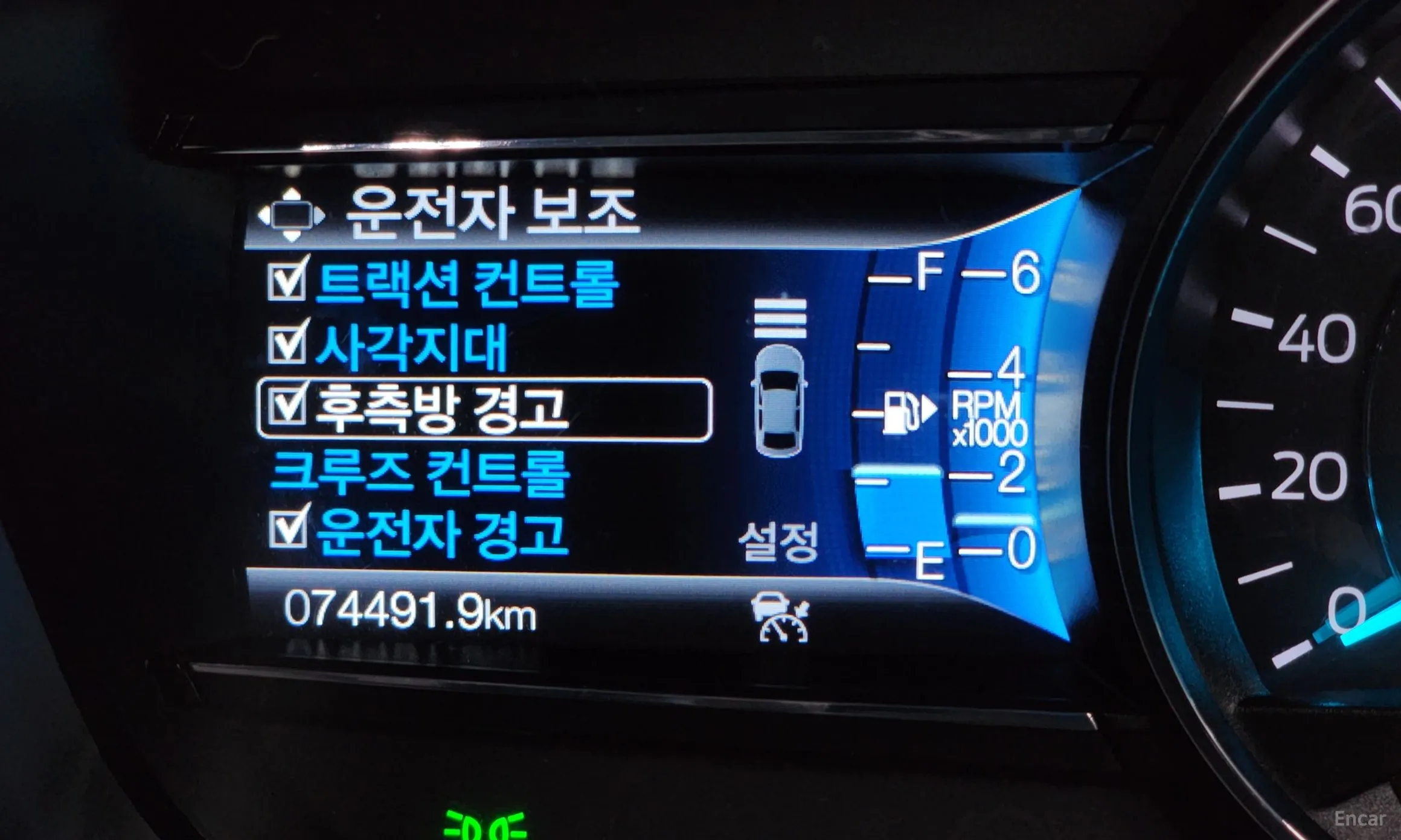 Ford Explorer превью 14