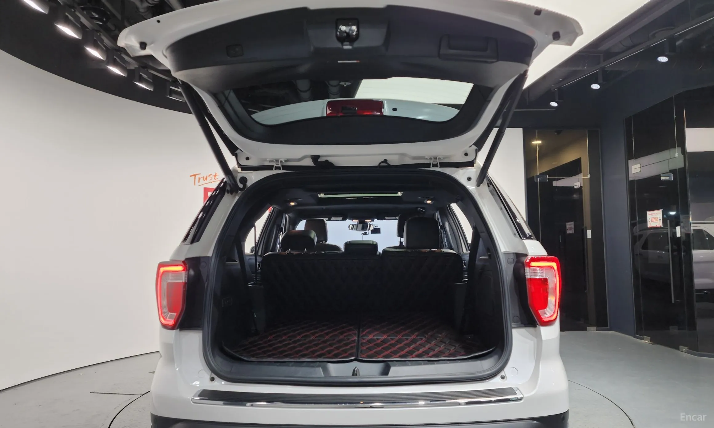Ford Explorer превью 20