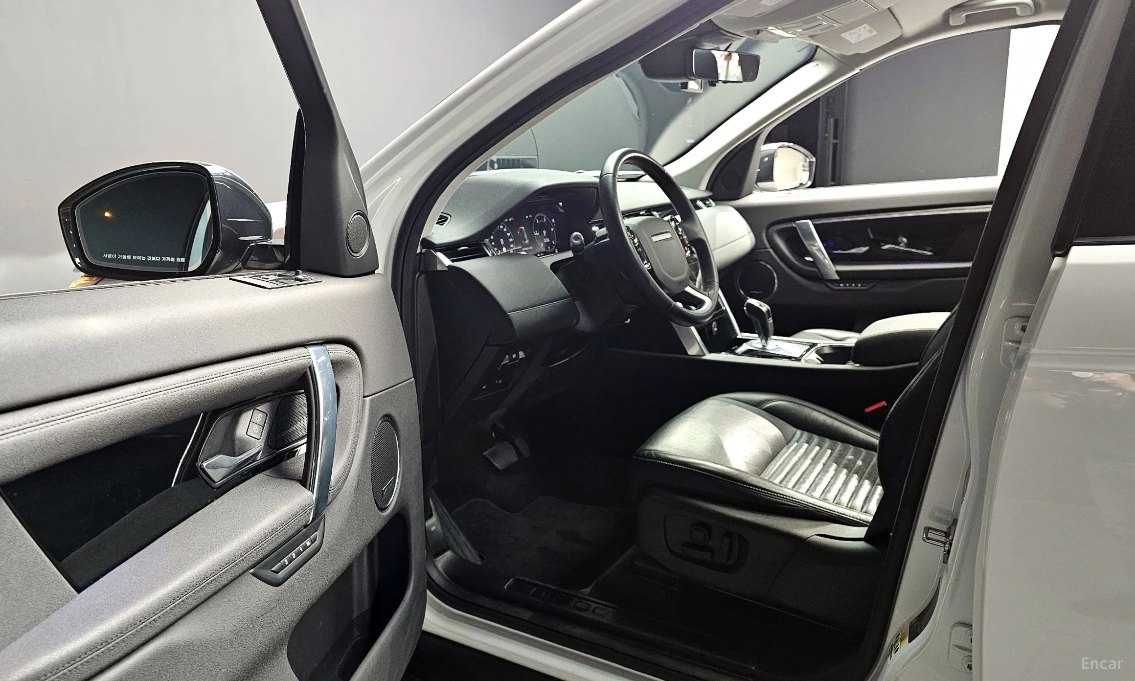 Land Rover Discovery Sports превью 12