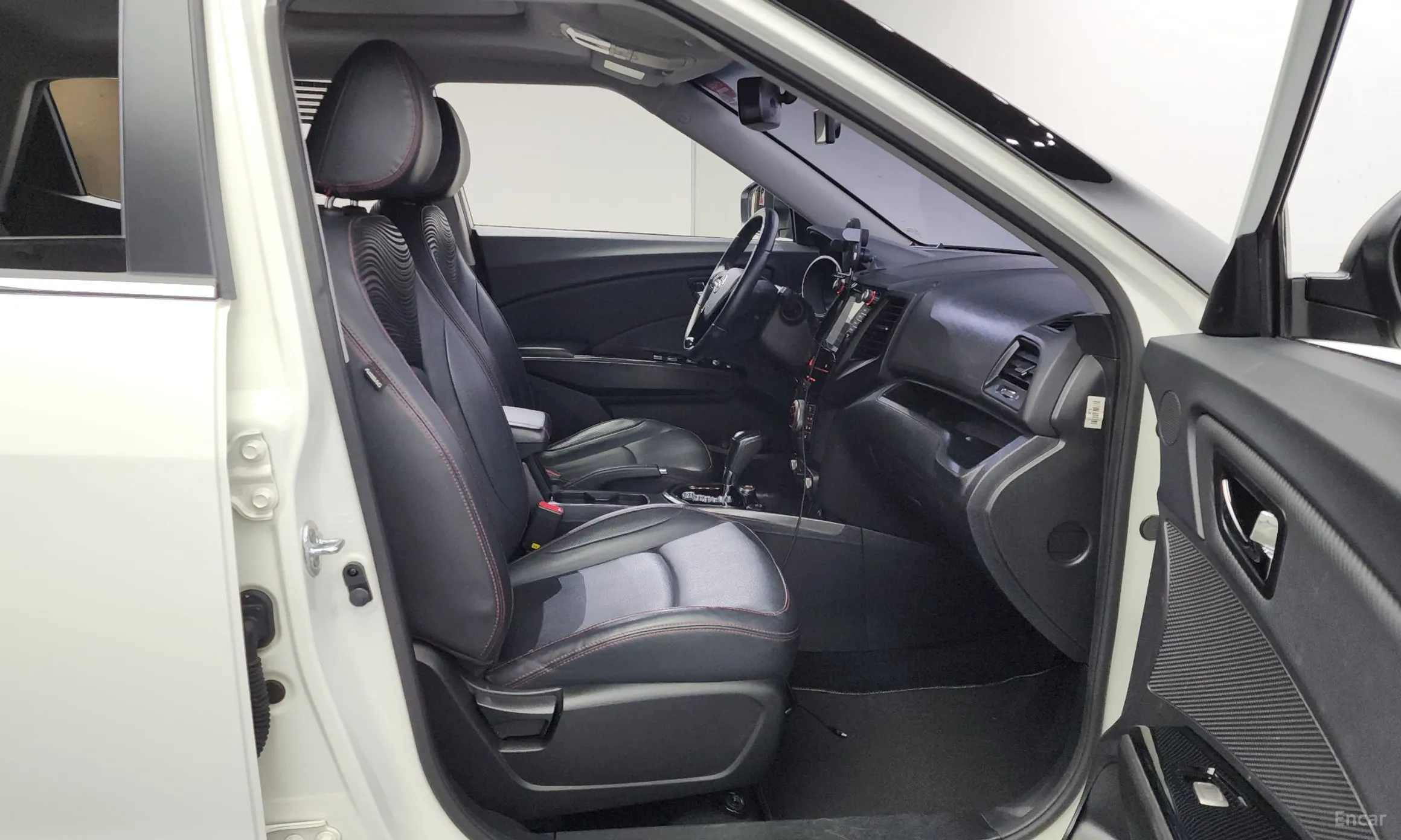 KG Mobility (SsangYong) Tivoli Air превью 12