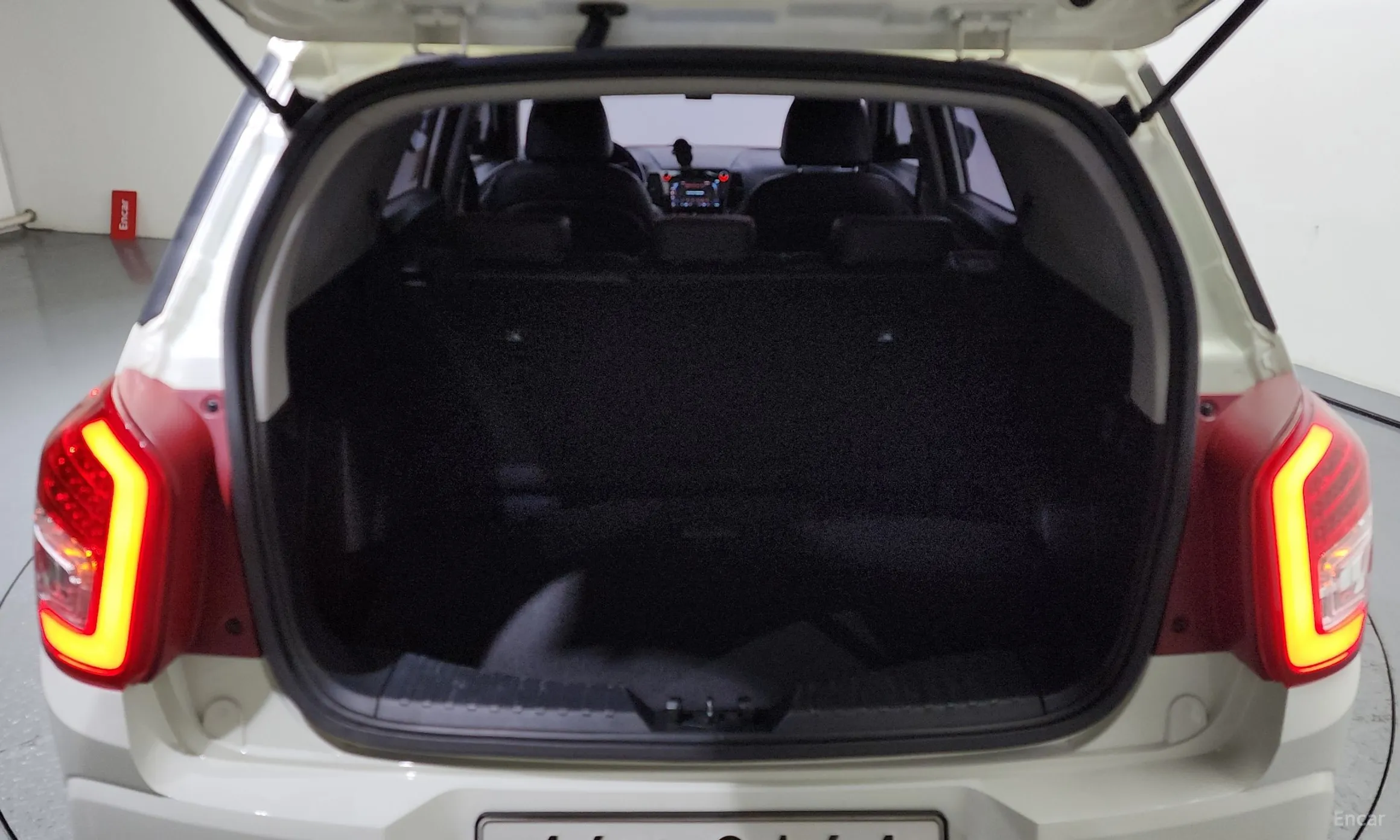 KG Mobility (SsangYong) Tivoli Air превью 20