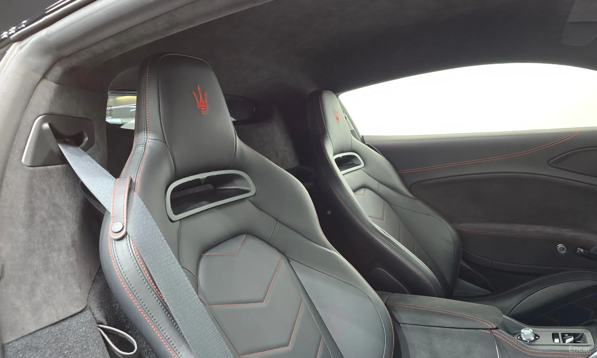 Maserati MC20 превью 12