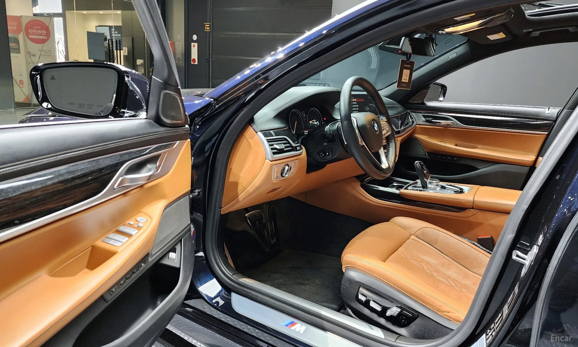 BMW 7 Series (G11) превью 11