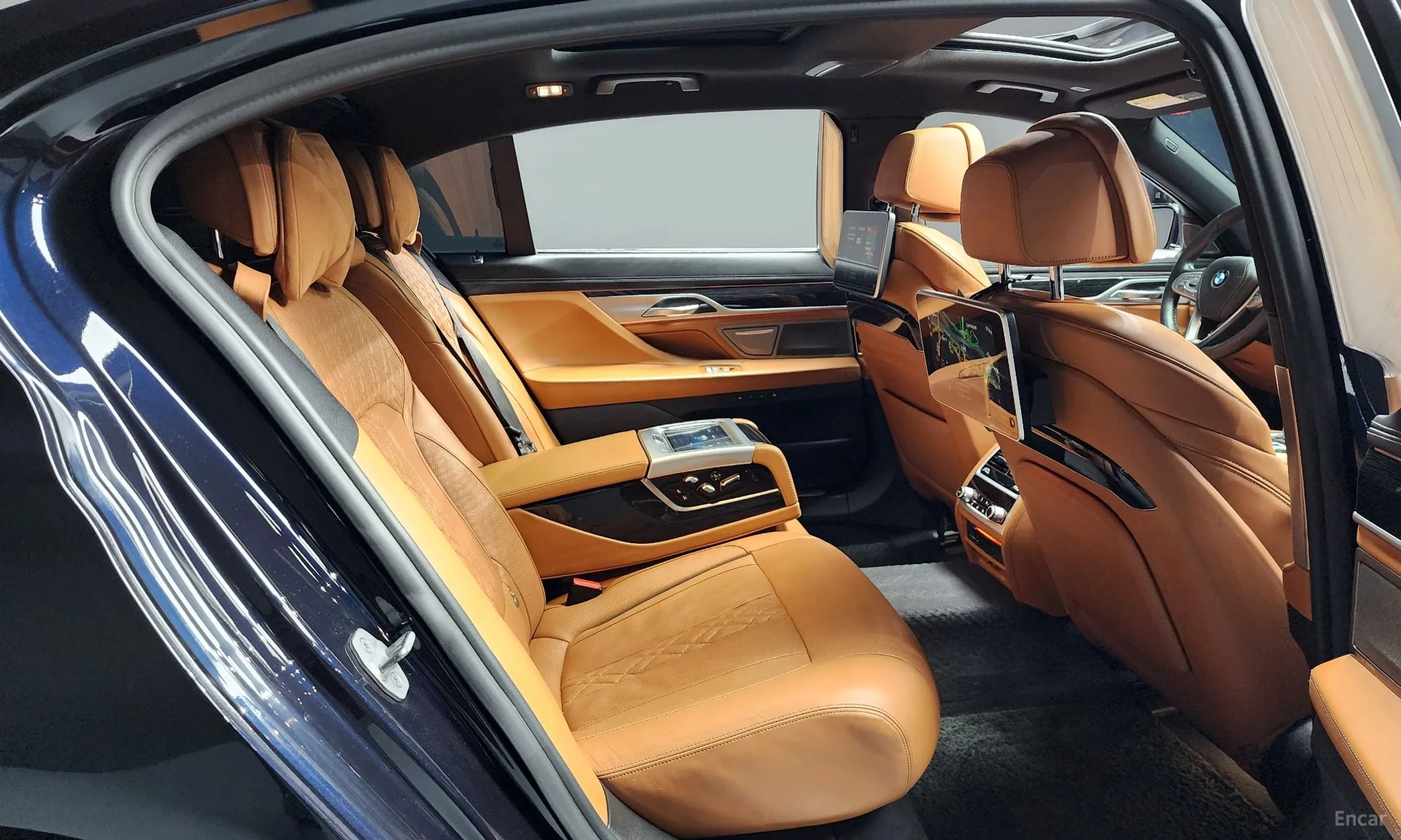 BMW 7 Series (G11) превью 12
