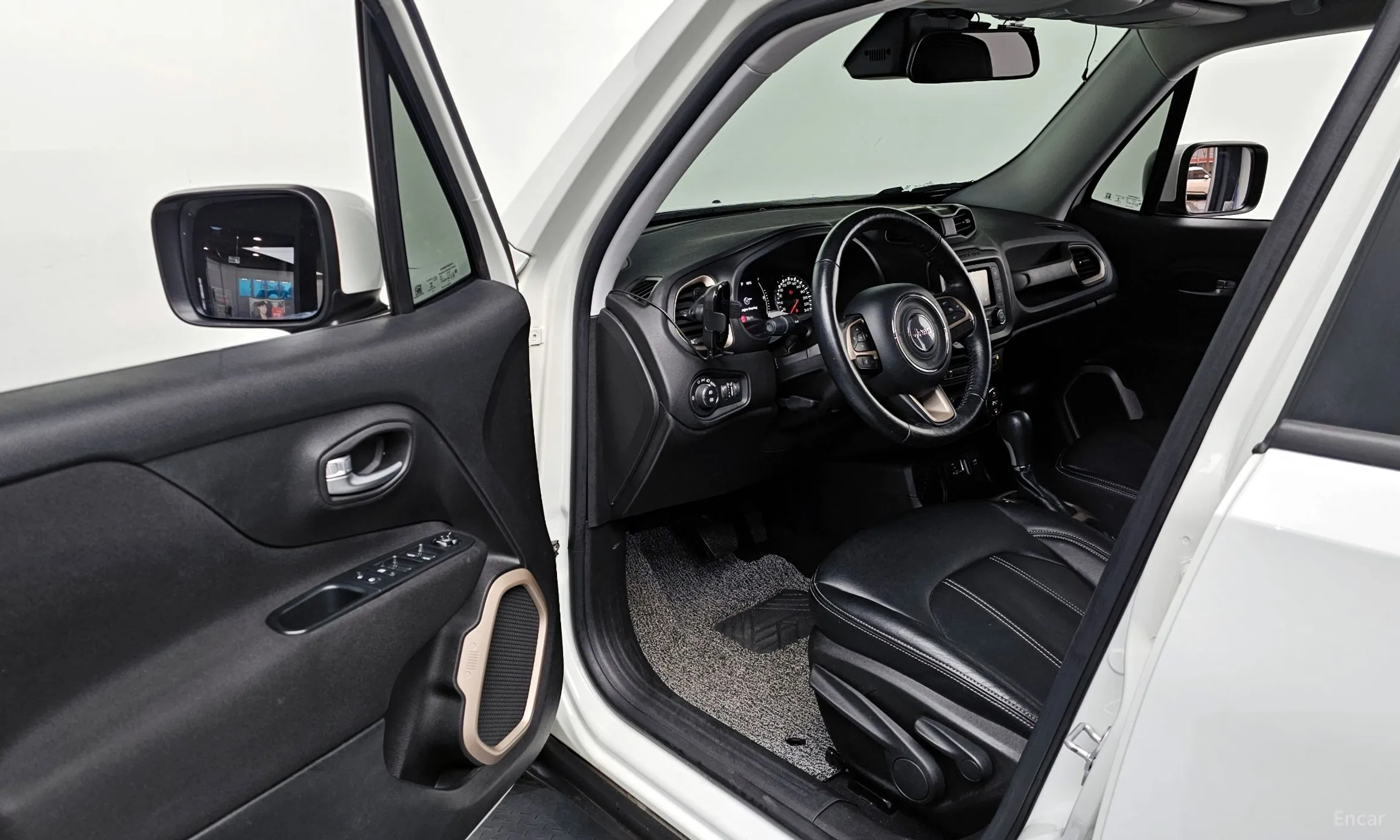 Jeep Renegade превью 10